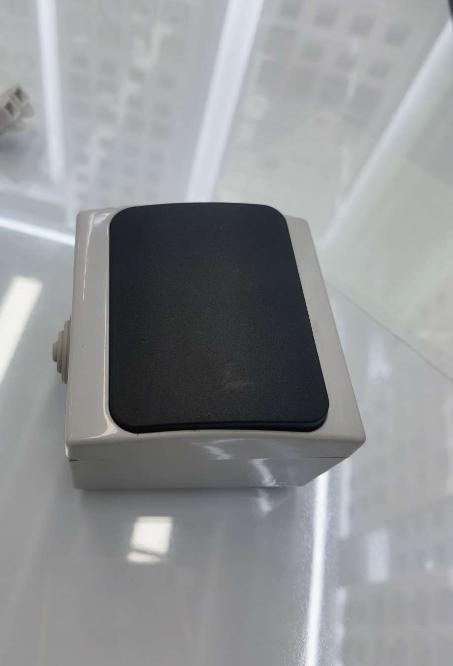 墙壁开关明装细节图