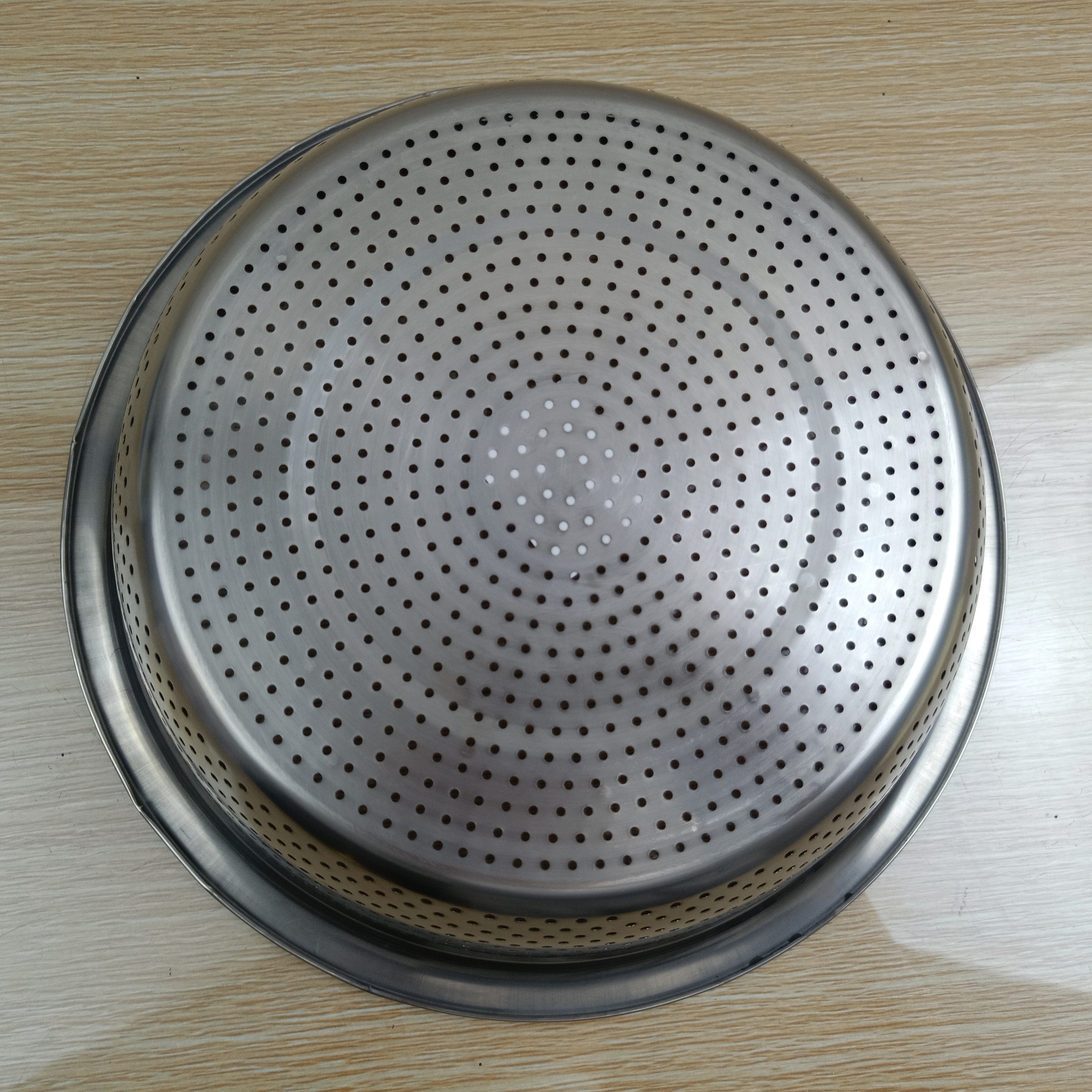 Df99415-meter sieve drainage basin, multi-hole basket, vegetable washing basin, rice washing basin, leaky basin, round household vegetable and fruit washing basket, DF TRADINGHOUSE Application Scenario