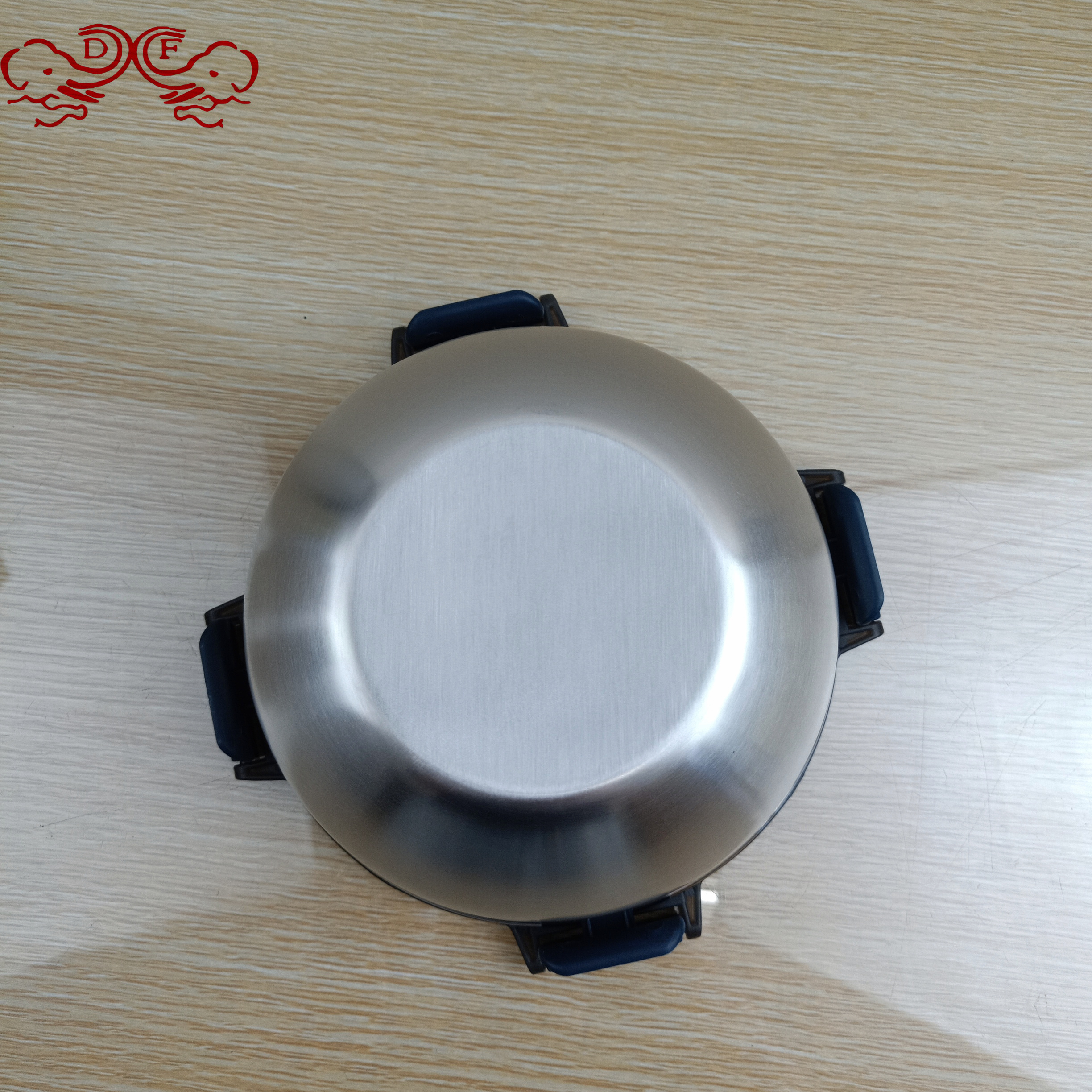 Df99077 Stainless Steel With Sealed Lid Salad Bowl Fresh-Keeping Bowl Egg Beater And Basin With Fresh-Keeping Lid Baking Basin Df Tradinghouse details Picture