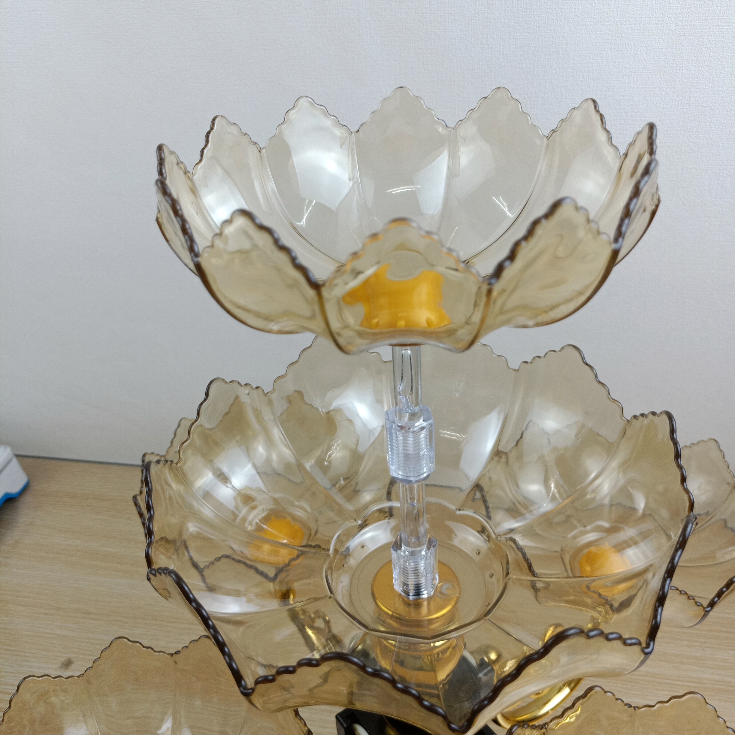 DF99654 Light luxury European fruit tray Multi-cell tray rotating snacks candy tray living room coffee table decoration lotus place DF TRADINGHOUSE Application Scenario