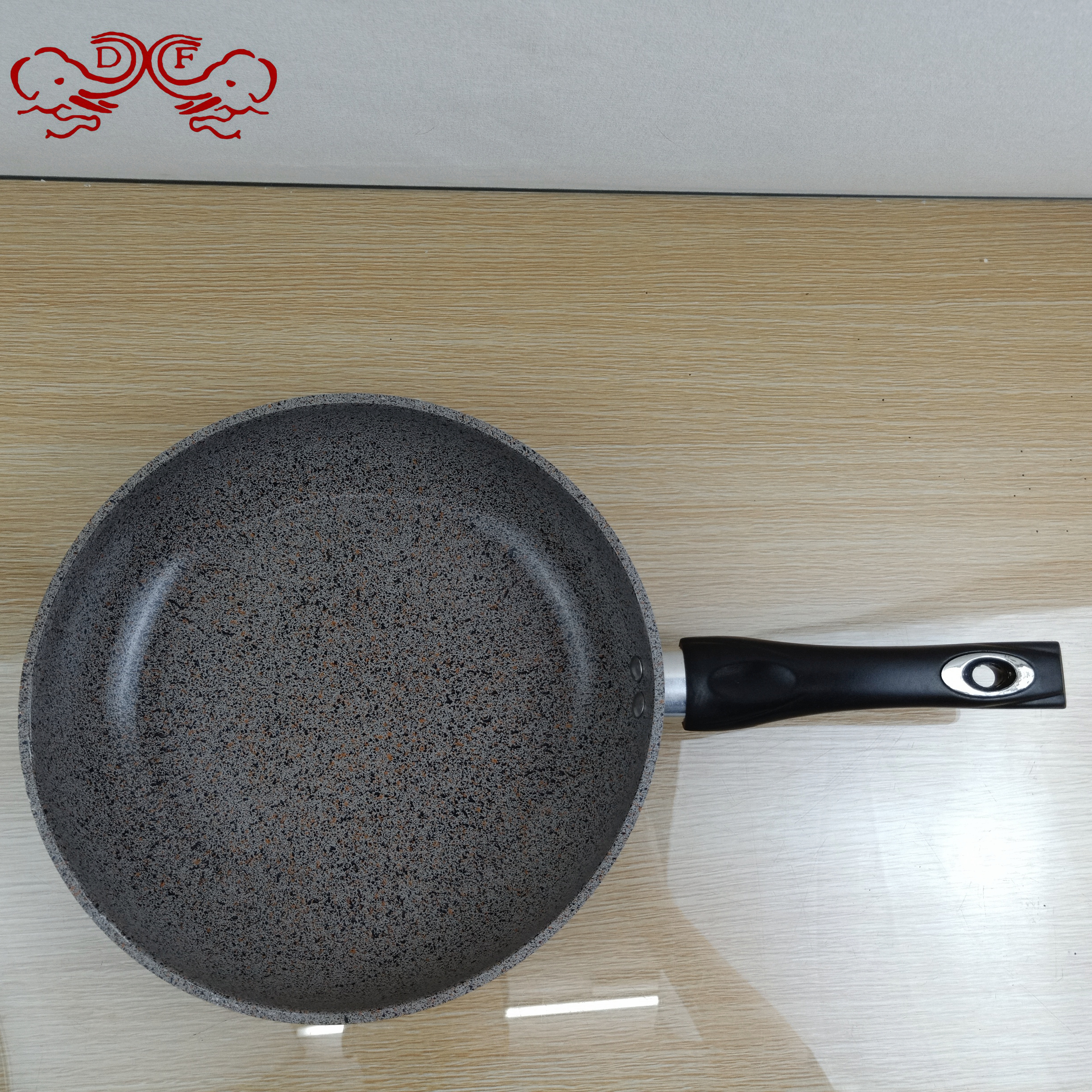 Df99950 Medical Stone Frying Pan Non-Stick Household Pan Light Oil Smoke Pancake Pan Induction Cooker Df Tradinghouse Application Scenario