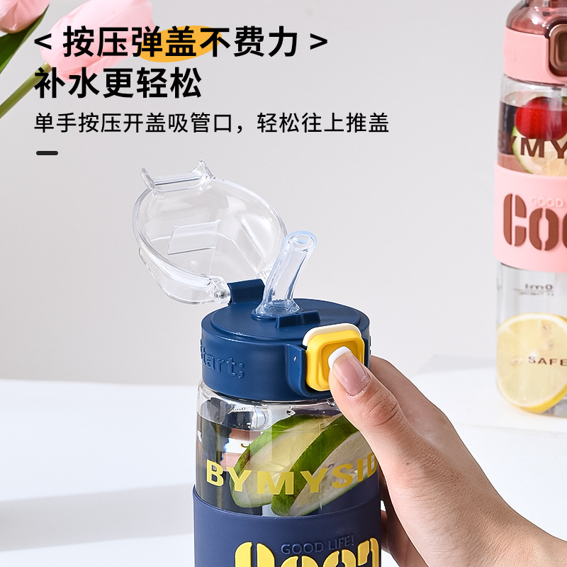 Y217-2332 student new summer straw plastic water cup, heat-resistant and heat-resistant, handle colorful direct drinking cup, silicone version Application Scenario