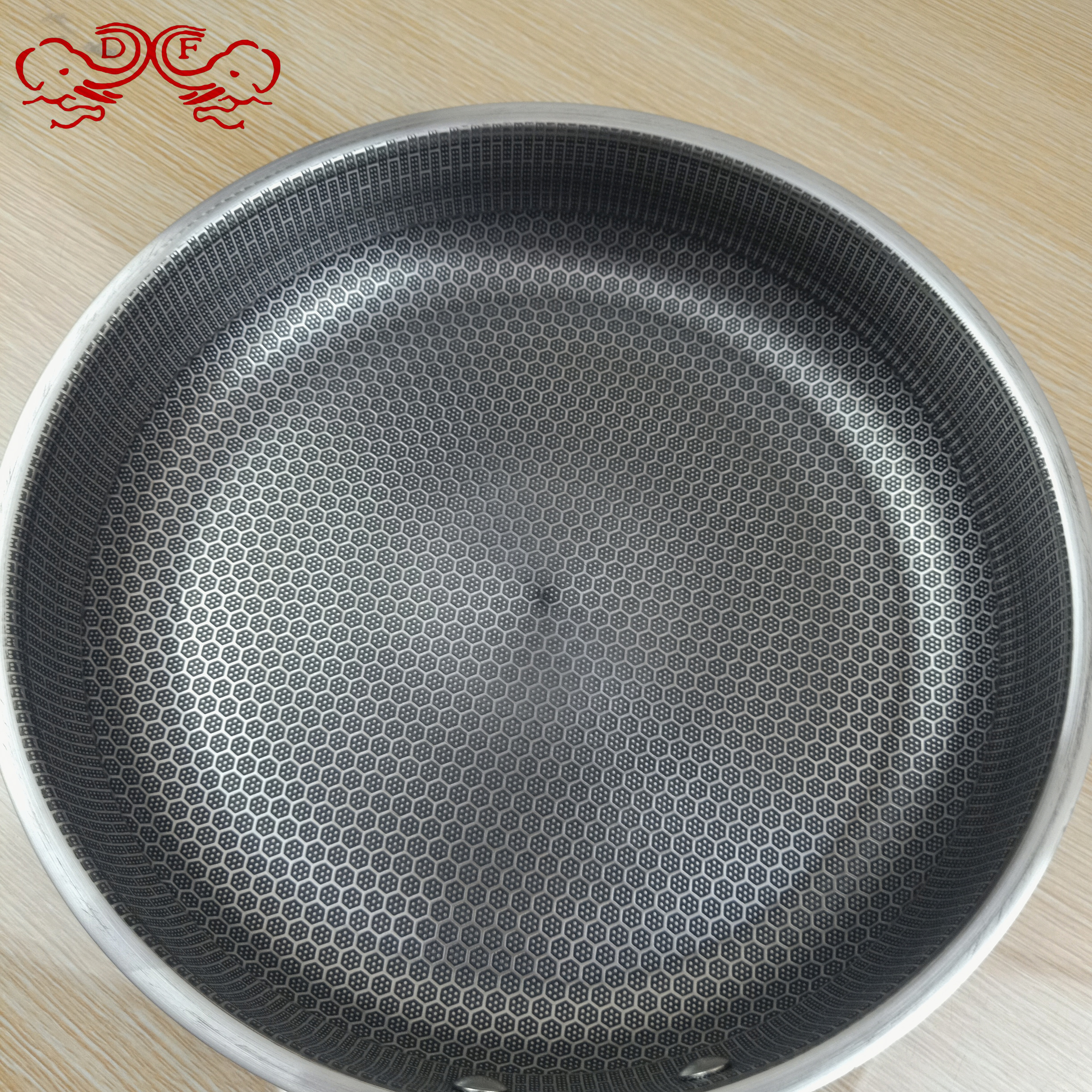 Df68865 Stainless Steel Pan Non-Stick Double-Sided Honeycomb Non-Stick Pan Steak And Egg Frying Pan Df Tradinghouse Application Scenario