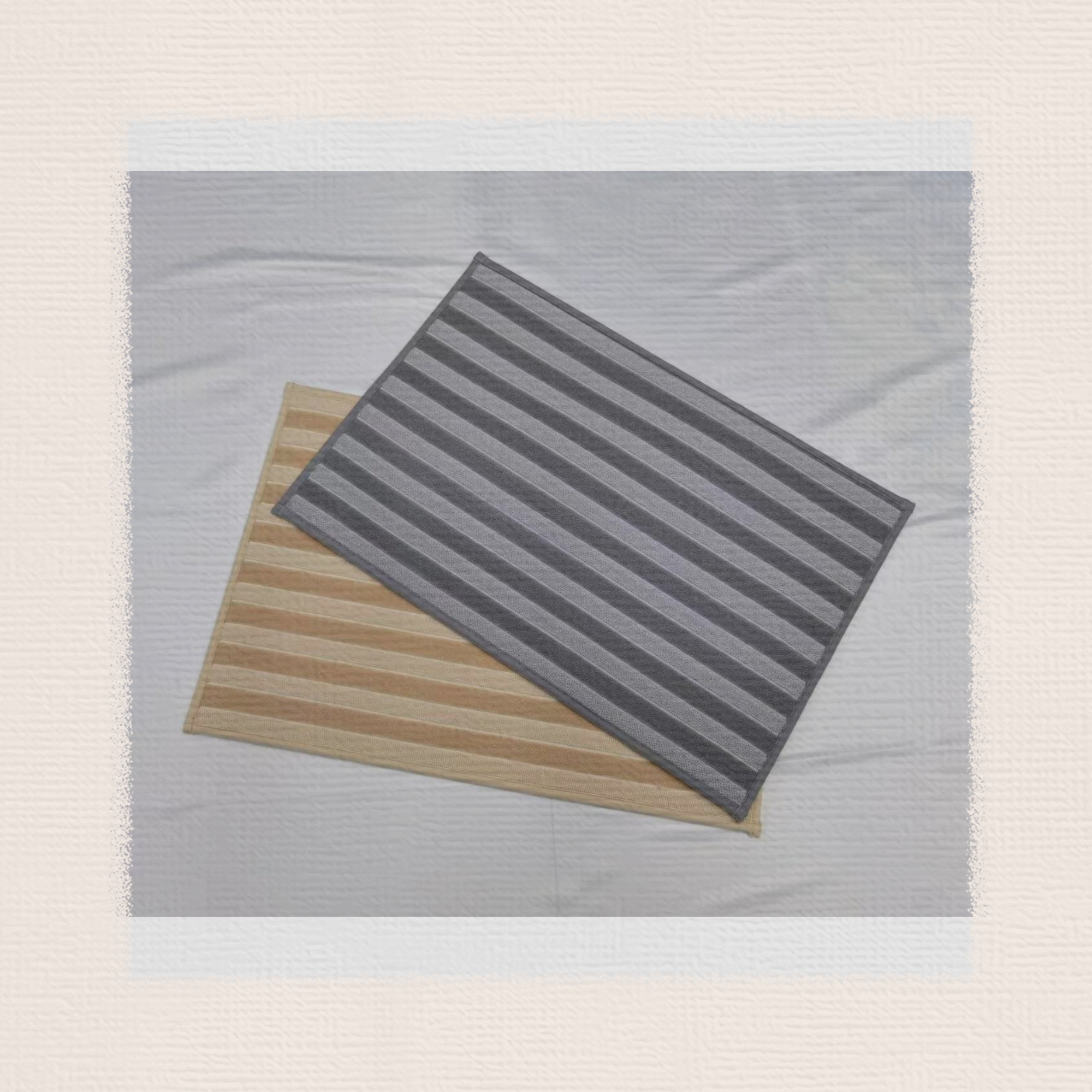 The new rubber bottom striped floor mat, anti-slip mat, foot mat, water-absorbing mat, door mat, kitchen mat, bathroom mat, bed mat and carpet are of high quality. The bottom is made of rubber fabric with super fine right-angle lock edge, 40*60CM Specification drawing