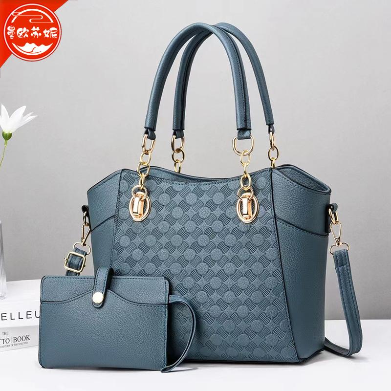 Women's Foreign Trade Bags 2023 Autumn and Winter New European and American Large Capacity Son Mother Tote Bag Women's Fashion Shoulder Messenger Bag Application Scenario