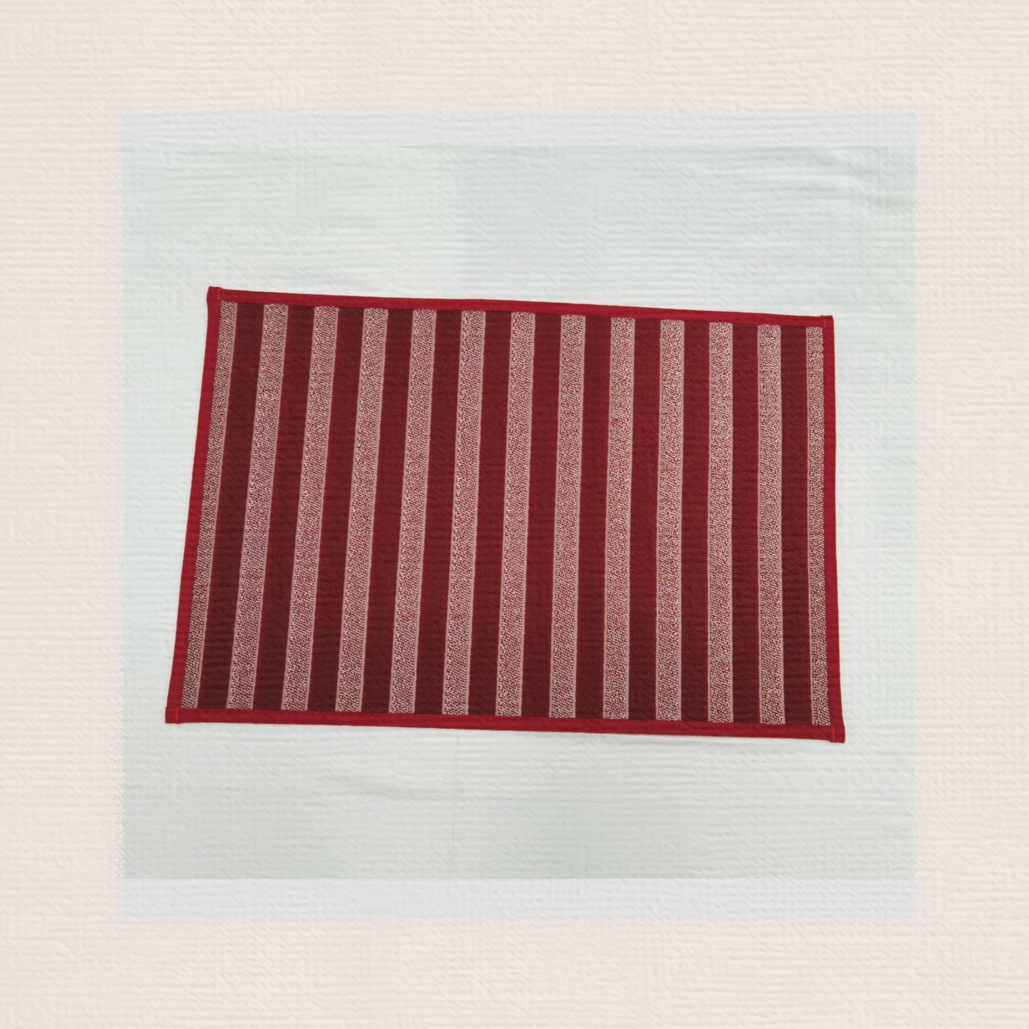 The new rubber bottom striped floor mat, anti-slip mat, foot mat, water-absorbing mat, door mat, kitchen mat, bathroom mat, bed mat and carpet are of high quality. The bottom is made of rubber fabric with super fine right-angle lock edge, 40*60CM Item Picture