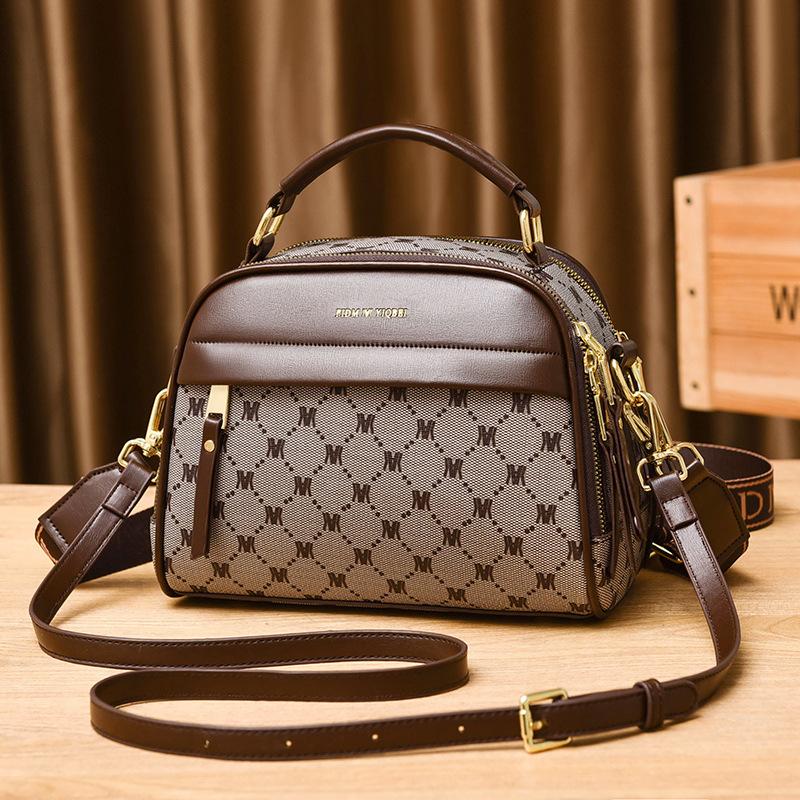 Manufacturer 2022 New Horizontal Small Square Bag with Zip Women's Bag Handbag Elegant Ladies' Pouch Messenger Bag Simple Fashion details Picture