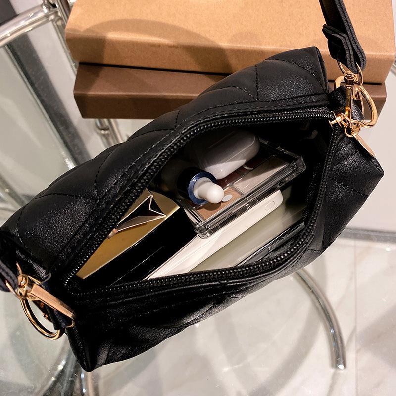 ladies fashion bag 2023 girls chain new pillow bag embroidered bag messenger bag handbag Application Scenario