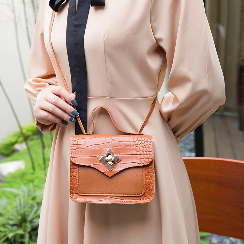 Fashion Vintage Crocodile Pattern Crossbody Bag 2022ladies Mini Bags Minority All-Match Women's Small Handbag Application Scenario