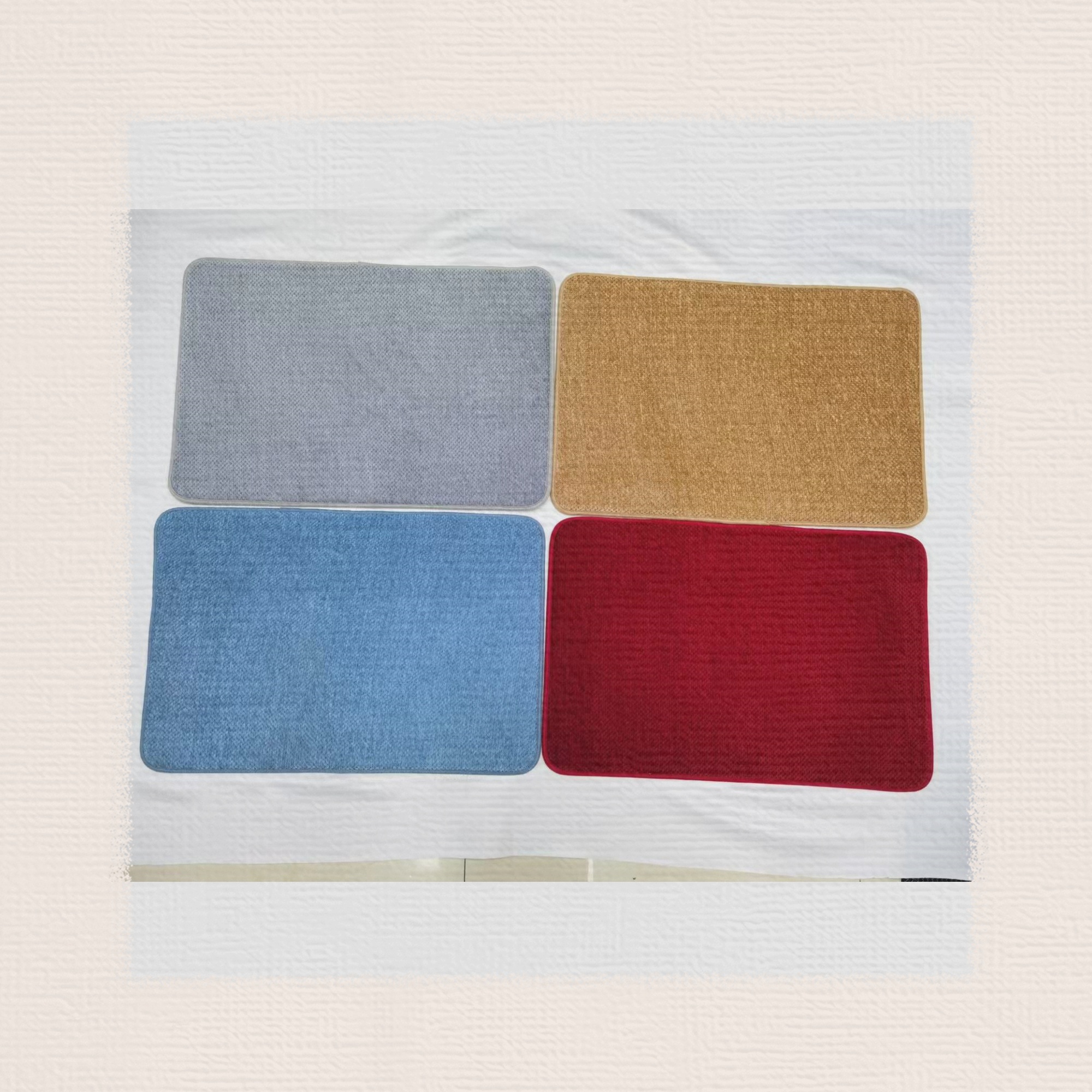The new TPR base Snow Neil pineapple pattern floor mat, foot mat, door mat, anti-slip mat, bathroom mat, absorbent foot mat and carpet are of high quality. The fabric is comfortable and available in multiple colors. The size is 40*60cm details Picture
