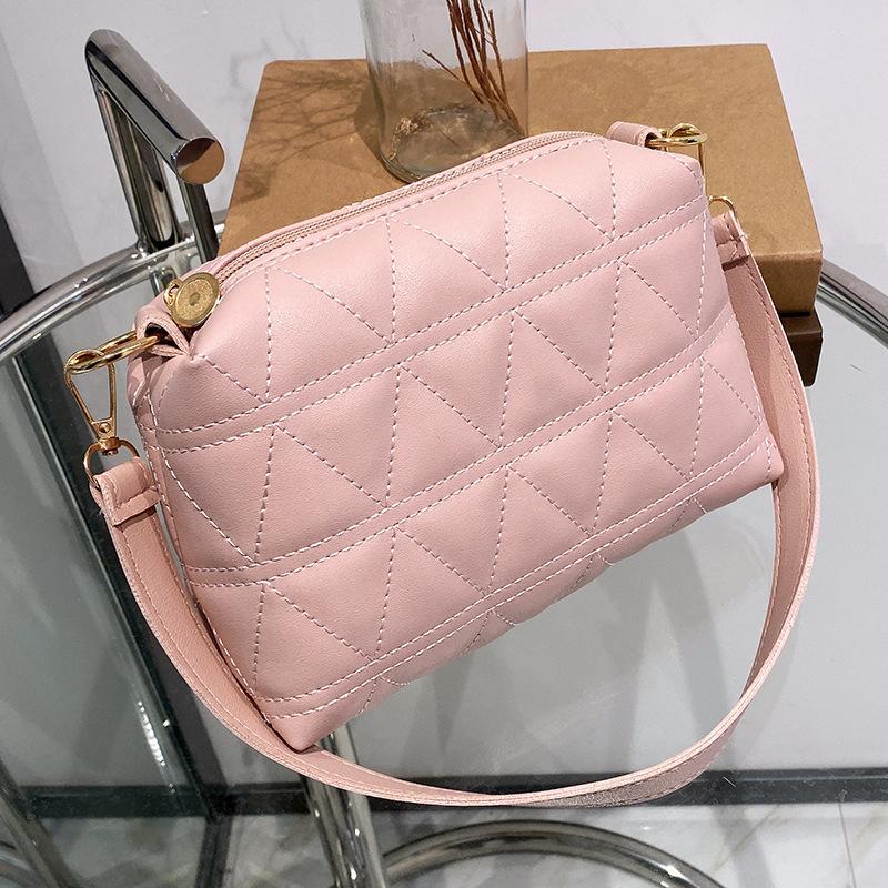 ladies fashion bag 2023 girls chain new pillow bag embroidered bag messenger bag handbag details Picture