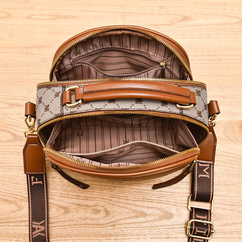 Manufacturer 2022 New Horizontal Small Square Bag with Zip Women's Bag Handbag Elegant Ladies' Pouch Messenger Bag Simple Fashion Application Scenario