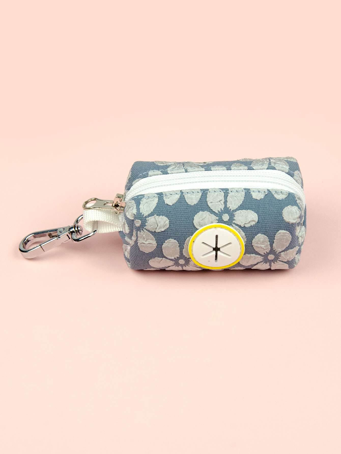 The 2025 Spring/Summer new flower-themed INS style People's Festival pet dog travel essential garbage bag dispenser, portable bag for storage, makeup bag, light and portable details Picture