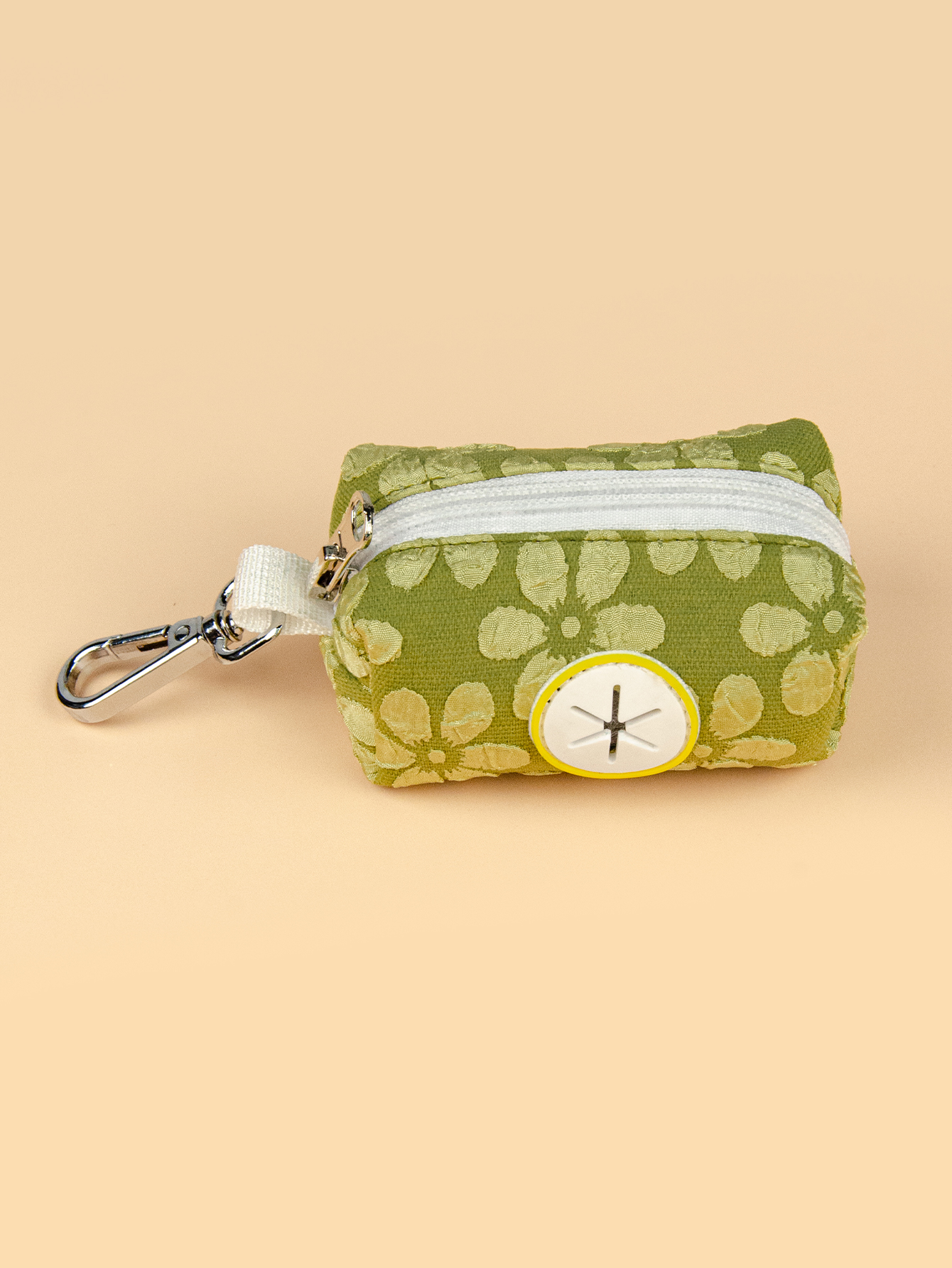 The 2025 Spring/Summer new flower-themed INS style People's Festival pet dog travel essential garbage bag dispenser, portable bag for storage, makeup bag, light and portable Application Scenario