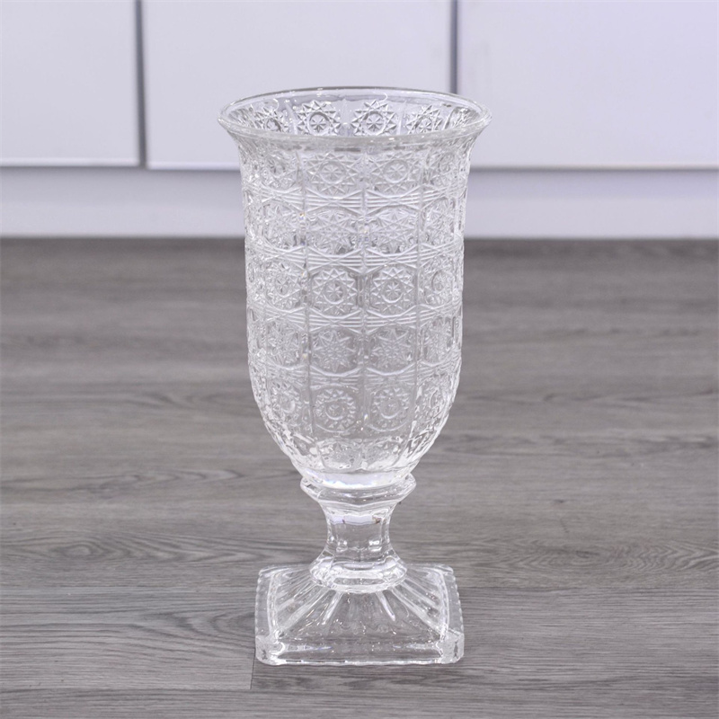 Yuxing Glass French Retro Relief Vase, Light luxury crystal Glass high-legged flower vase, fresh flower arrangement vessel, hydroponic lily and rose vase ornament Application Scenario