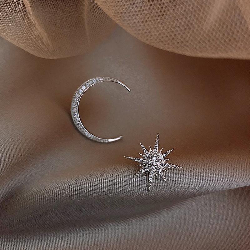 B014 Star and Moon Earrings High-Grade Stud Earrings 925 Silver Needle Online Influencer Refined Female Ear Rings Asymmetric Eardrops full figure