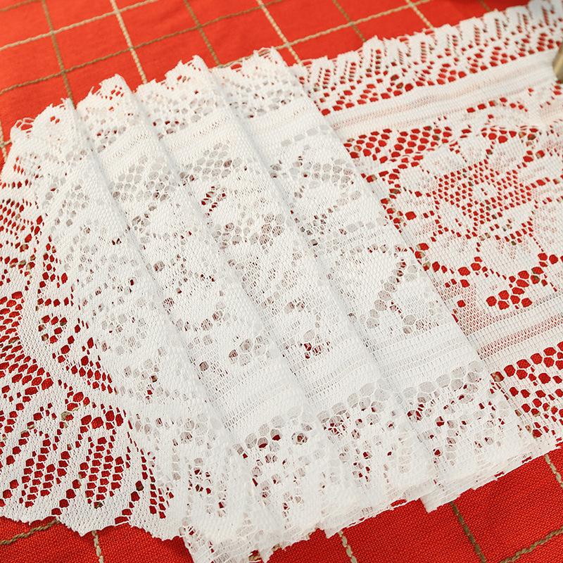 cross-border european and american christmas table runner warp knitted lace hanging ear long tablecloth table cloth decorative coffee table placemat wholesale Application Scenario