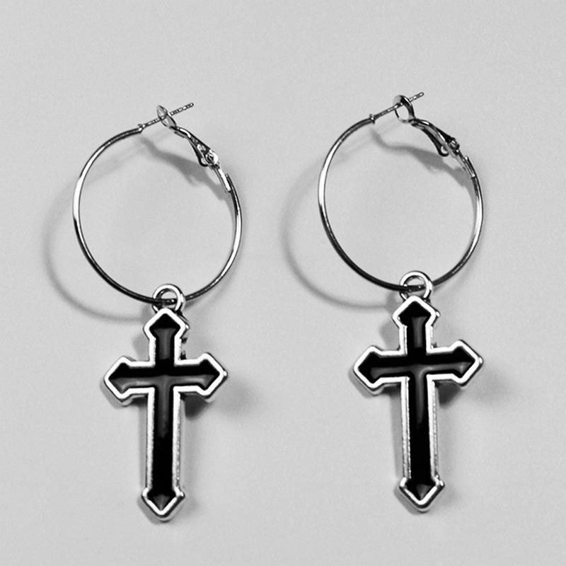 European and American Metal Hip Hop Black Hollow Cross Earrings Street Style Female Korean Fashion Cool Ear Ring Jewelry Application Scenario