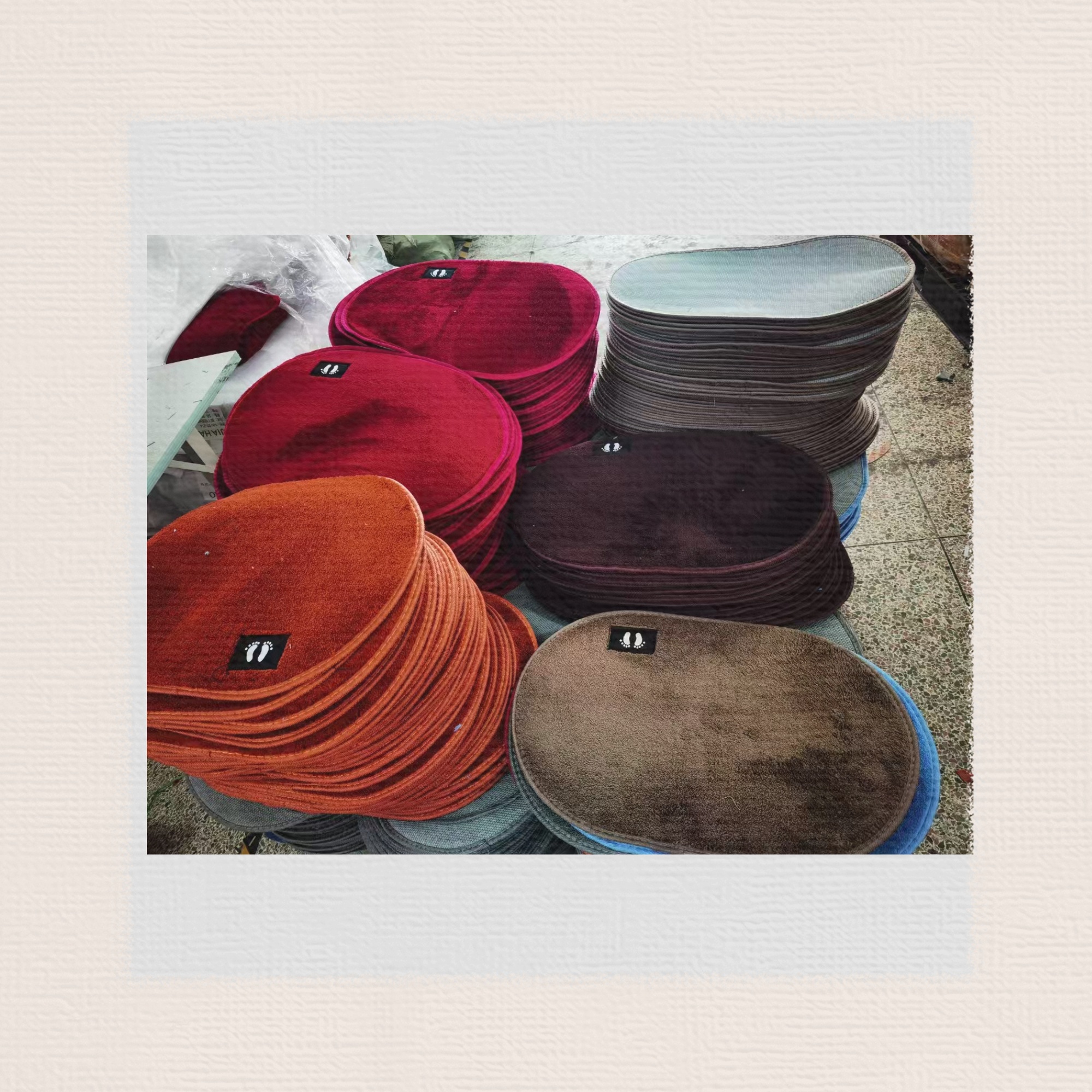 The oval-shaped TPR base plain-colored fluffy mat, velvet mat, anti-slip mat, floor mat, carpet floor mat, fabric mat, foot mat and door mat are of good quality and available in multiple colors. The size of the fabric mat is 38*58cm Item Picture