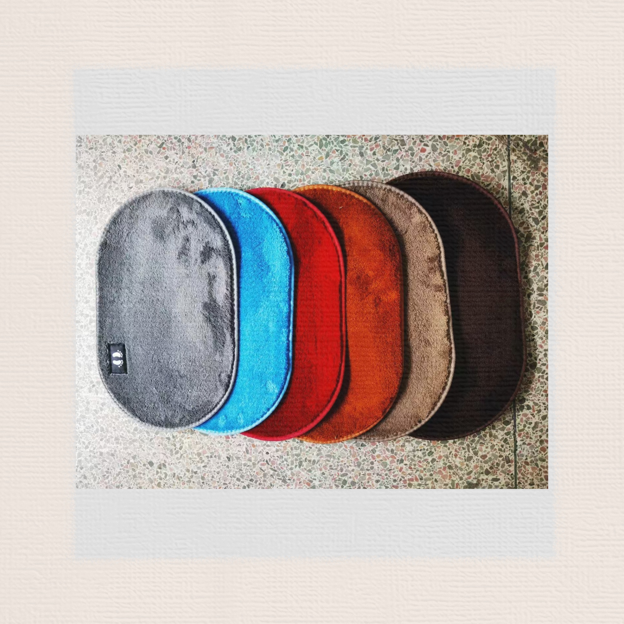 The oval-shaped TPR base plain-colored fluffy mat, velvet mat, anti-slip mat, floor mat, carpet floor mat, fabric mat, foot mat and door mat are of good quality and available in multiple colors. The size of the fabric mat is 38*58cm Specification drawing