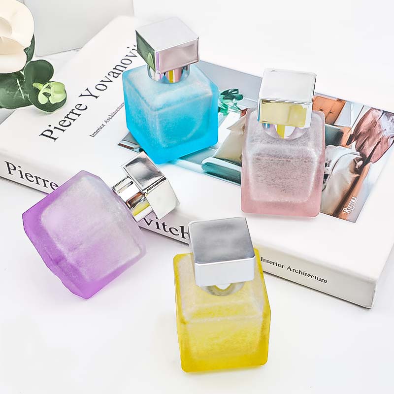 In-stock screw-cap perfume, repackaged bottles, colored spray bottles, press-empty bottle samples, 50ml cosmetic replacement bottles