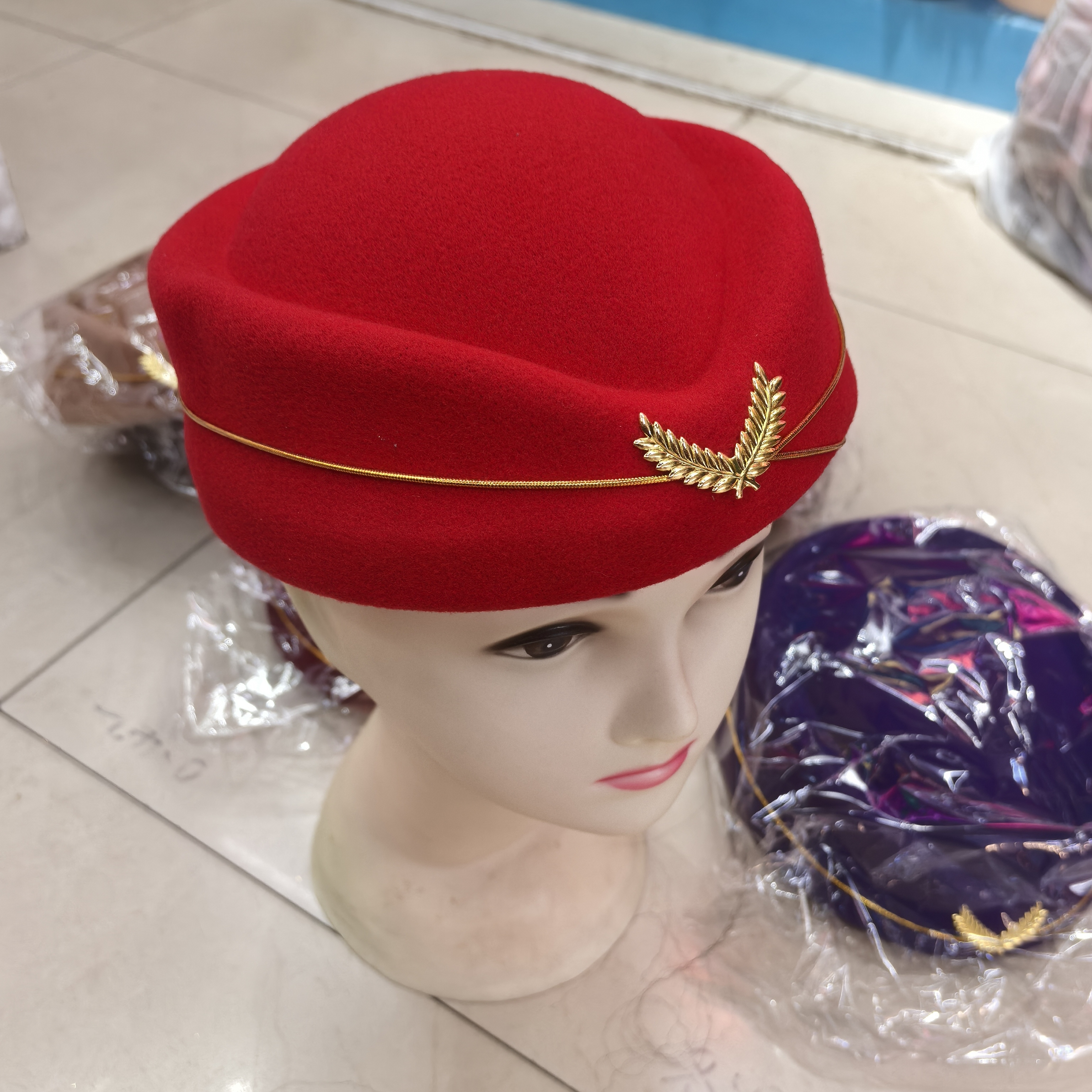 The beautiful flight attendant's uniform lured the flight attendant sister to dress up as a performance hat Item Picture