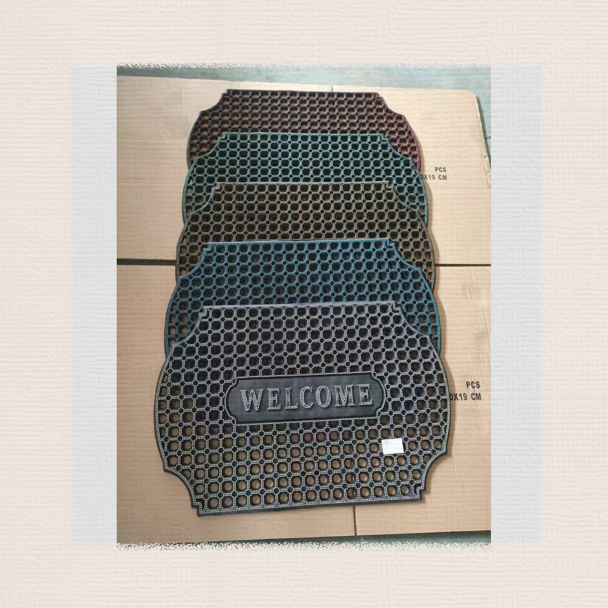 pvc injection molded mat, anti-slip mat, door mat, outdoor mat, floor mat, scratch mat, bathroom mat, kitchen mat, entrance mat, 10 pieces per piece, mixed color available, many styles, waterproof woven bag packaging, 60*90CM Specification drawing