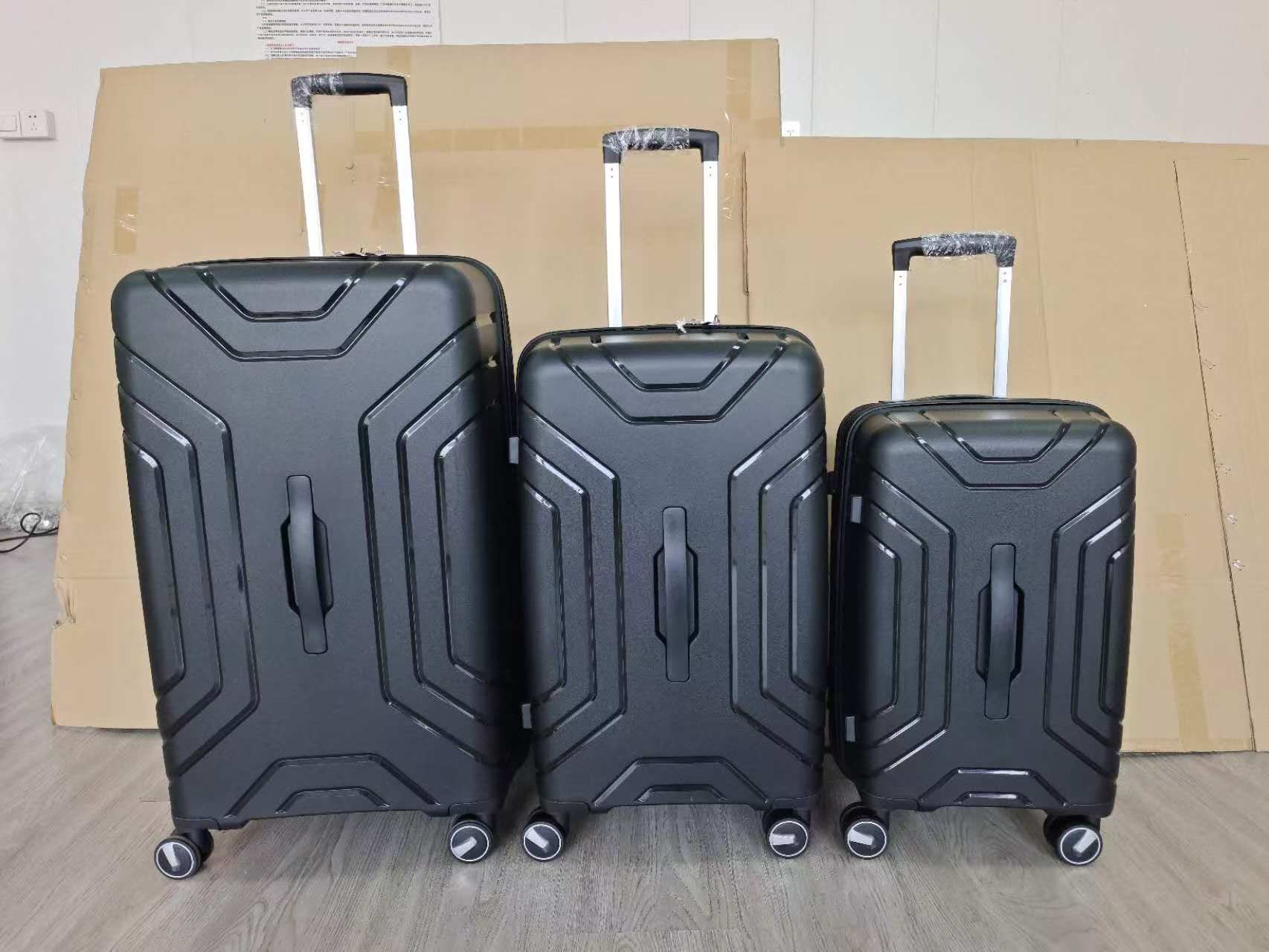 新款PP高颜值大容量耐用拉杆箱白底实物图