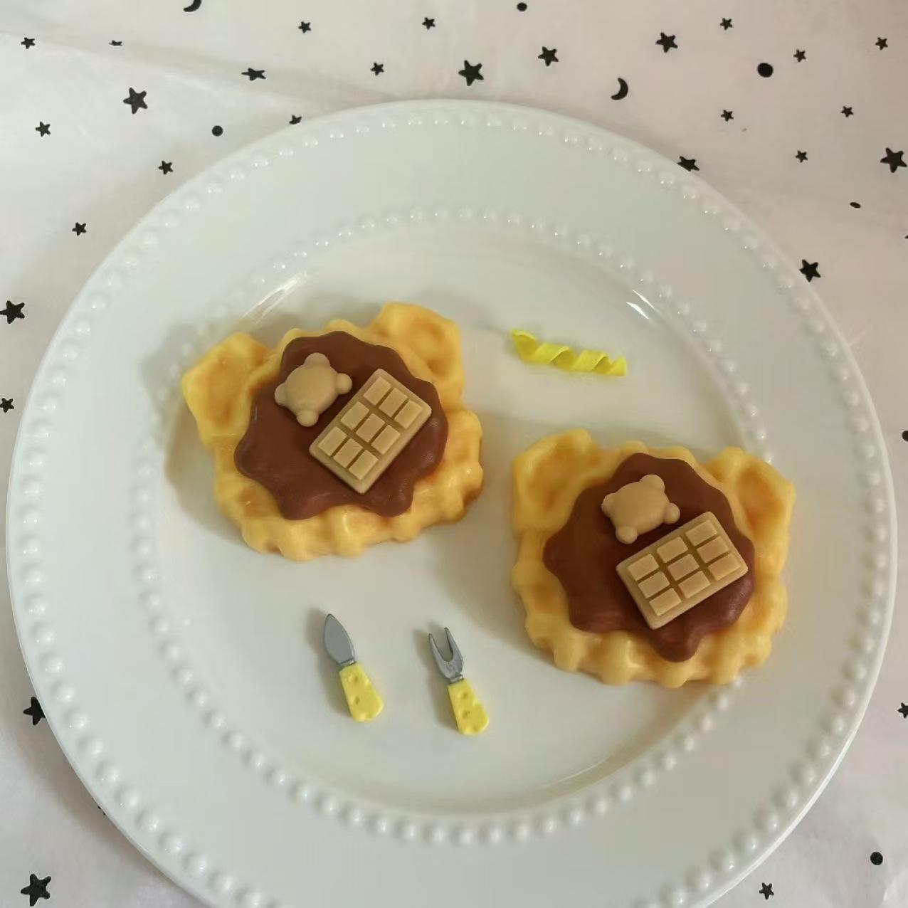 Bear Flow Heart Waffle Squeezing Toy Silicone Mold Hand-Turned Mold Can Be Squeezing Toy in Sto Now Released Application Scenario