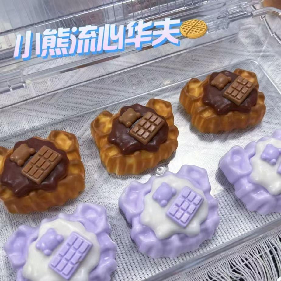 Bear Flow Heart Waffle Squeezing Toy Silicone Mold Hand-Turned Mold Can Be Squeezing Toy in Sto Now Released full figure