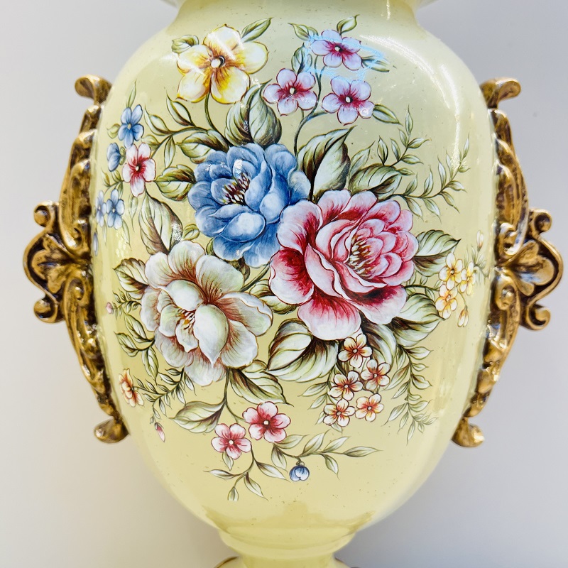 Light yellow fruit plate, tissue box, vase, high-end home flower arrangement, hotel living room decoration, resin flower arrangement, home decoration, large vase, TV cabinet decoration, vase, hotel flower vases, decorative handicrafts details Picture