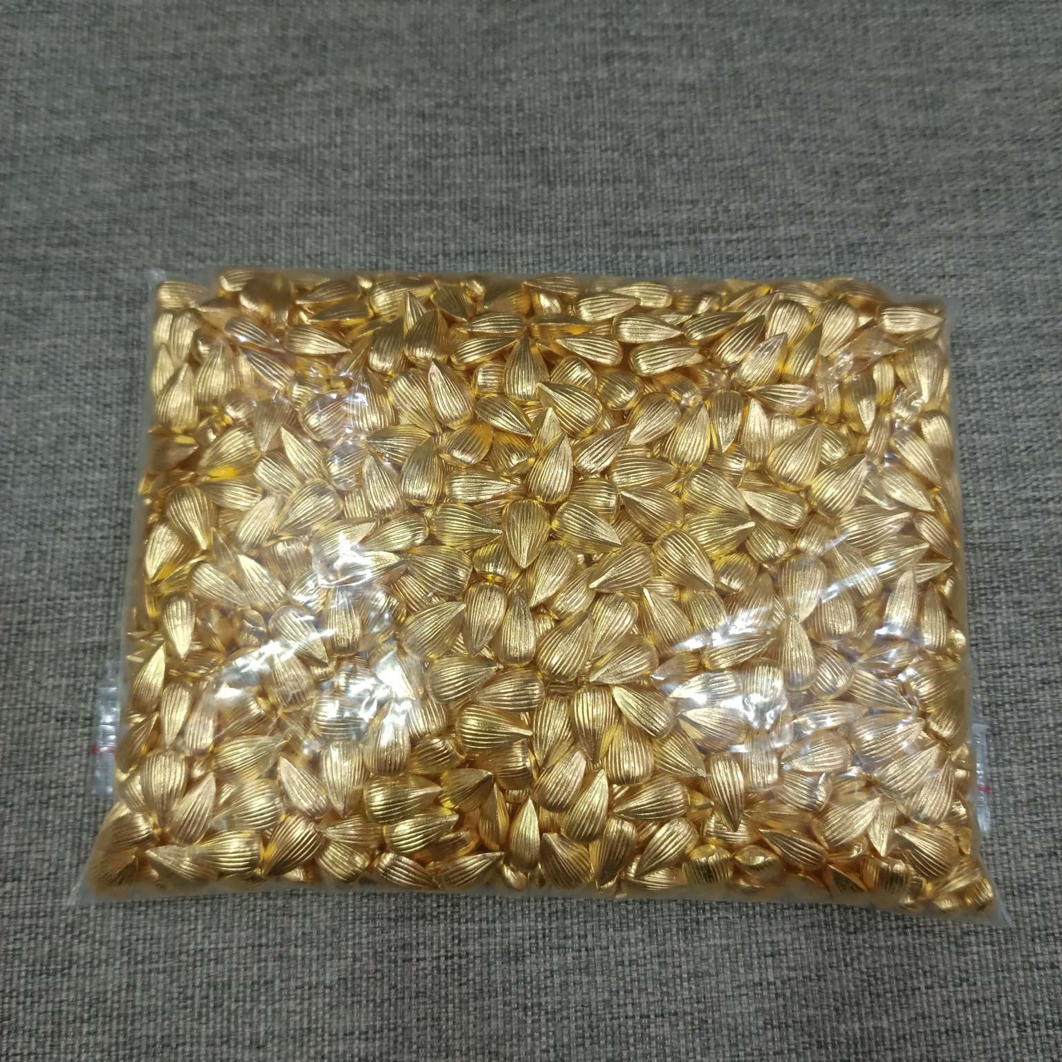 Zhonggong Craft Golden Melon Seed and Golden Rice Series Mini Melon Seeds, "Many Seeds, Many Blessings", 1 kilogram per bag, 1kg Application Scenario