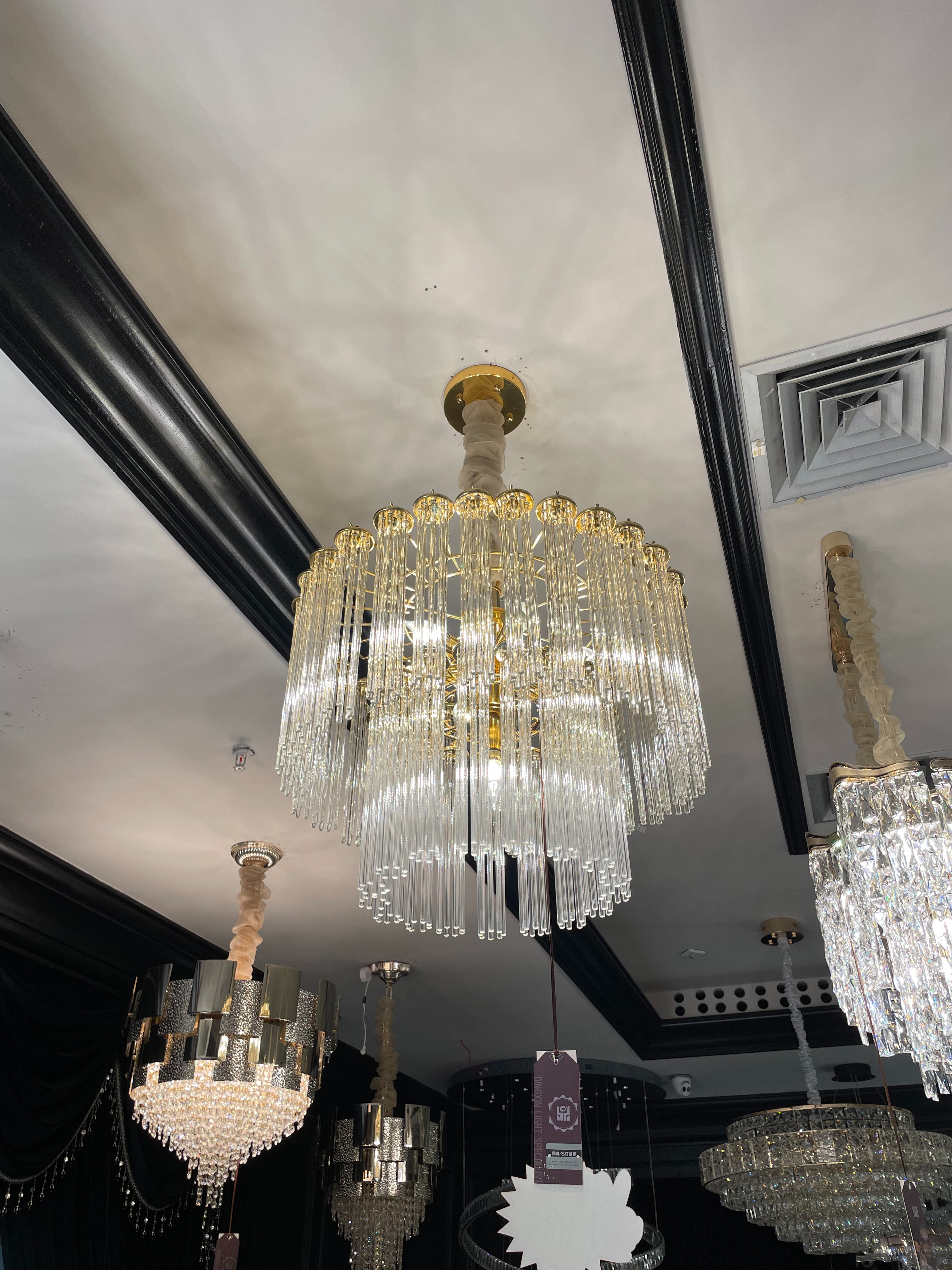 Crystal chandeliers, household ceiling lamps, lighting fixtures, high-end crystal chandeliers, luxurious chandeliers, modern and simple home decoration lamps Application Scenario