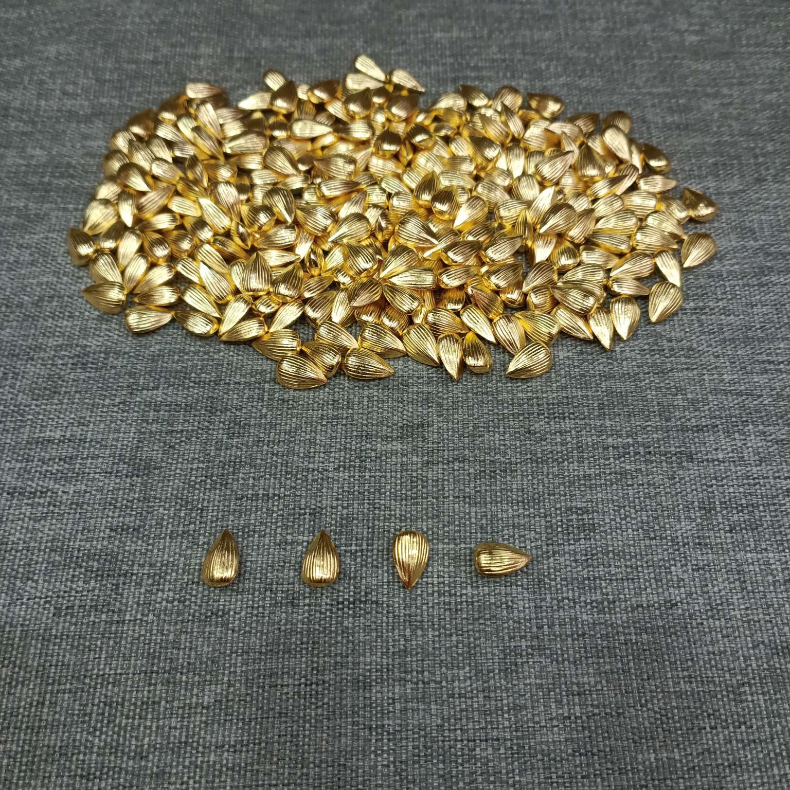 Zhonggong Craft Golden Melon Seed and Golden Rice Series Mini Melon Seeds, "Many Seeds, Many Blessings", 1 kilogram per bag, 1kg detail image 3