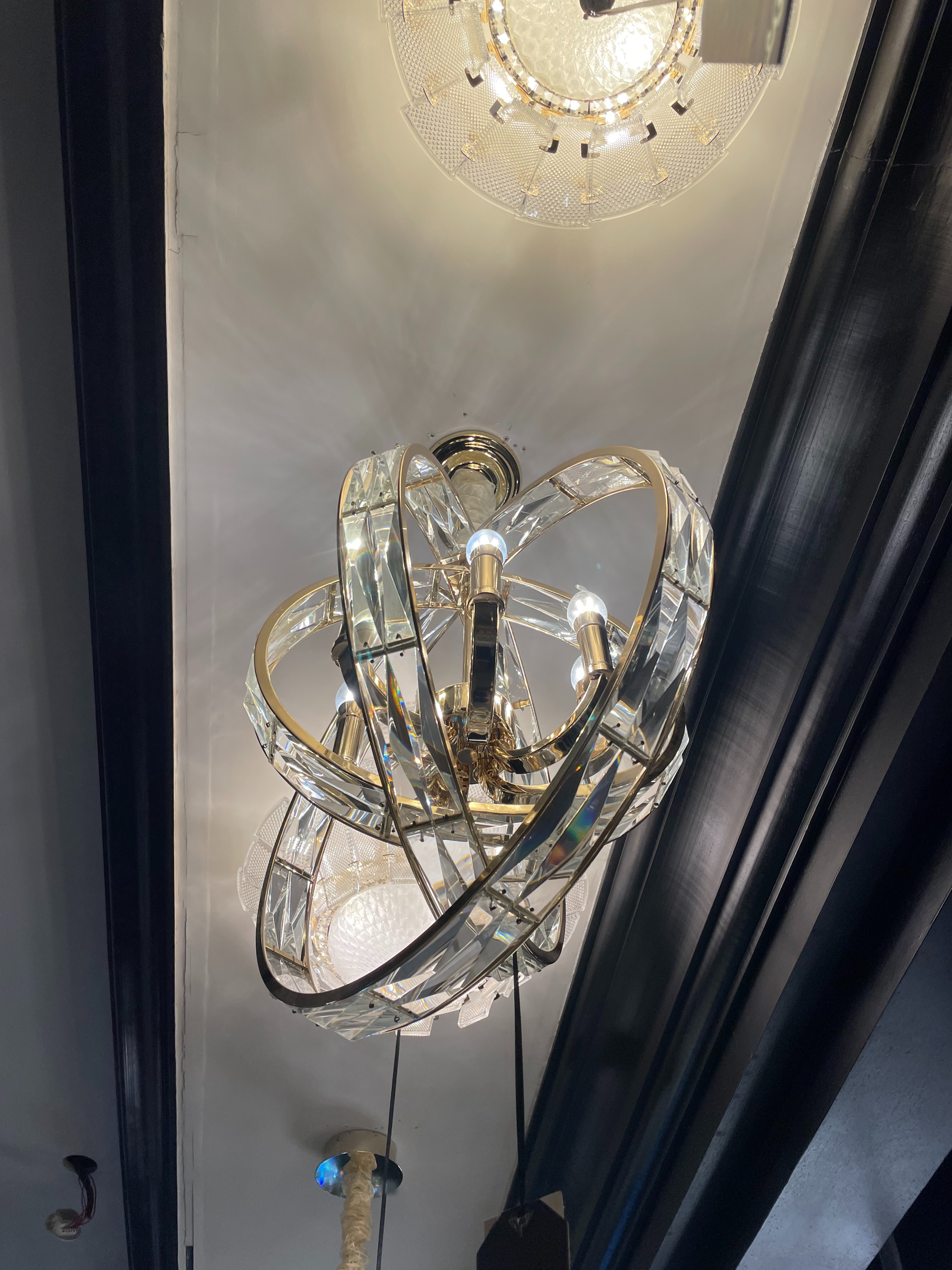 The crystal chandelier has a strong sense of personalized design and is guaranteed by a big brand details Picture