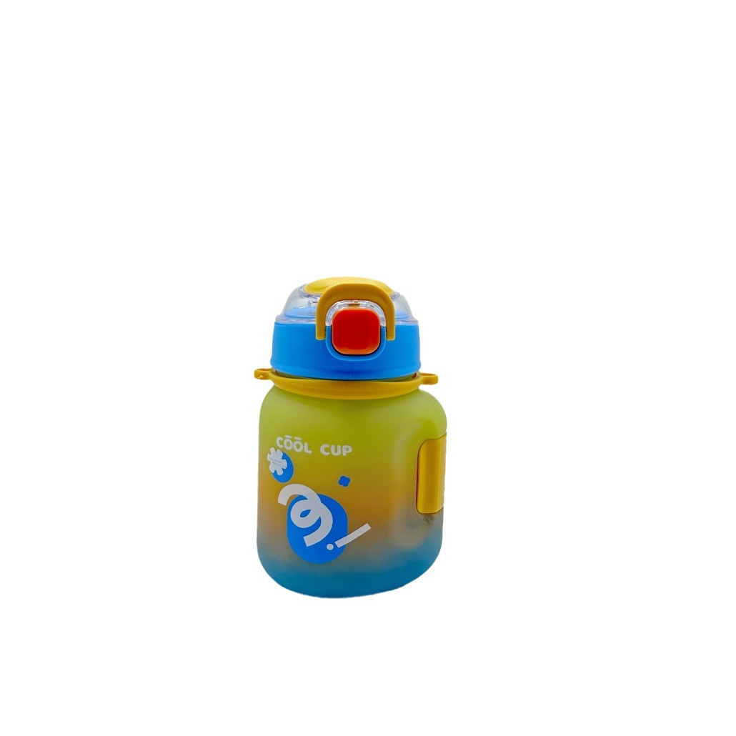 K40-8094 Frosted creative plastic cup Bounce lock straw cup Crossbody portable fun children's water cup Application Scenario