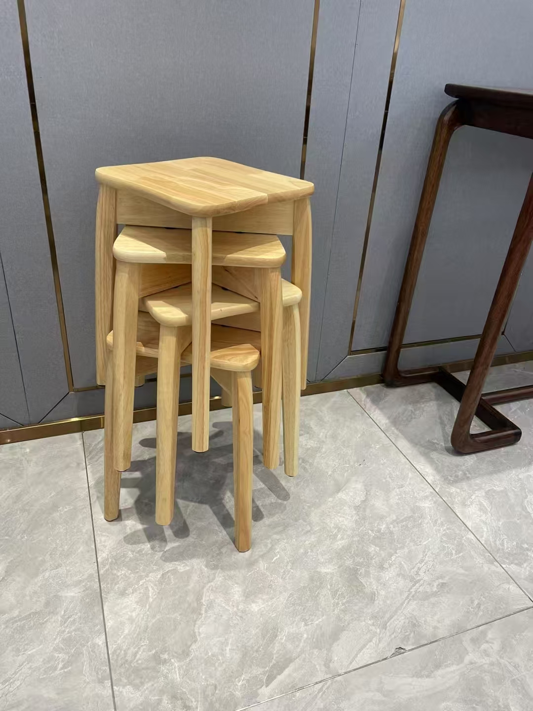 Nordic storage folding stools, Japanese wooden dining table stools, household solid wood round stools, dining stools, simple dining room stools that can be stacked Item Picture