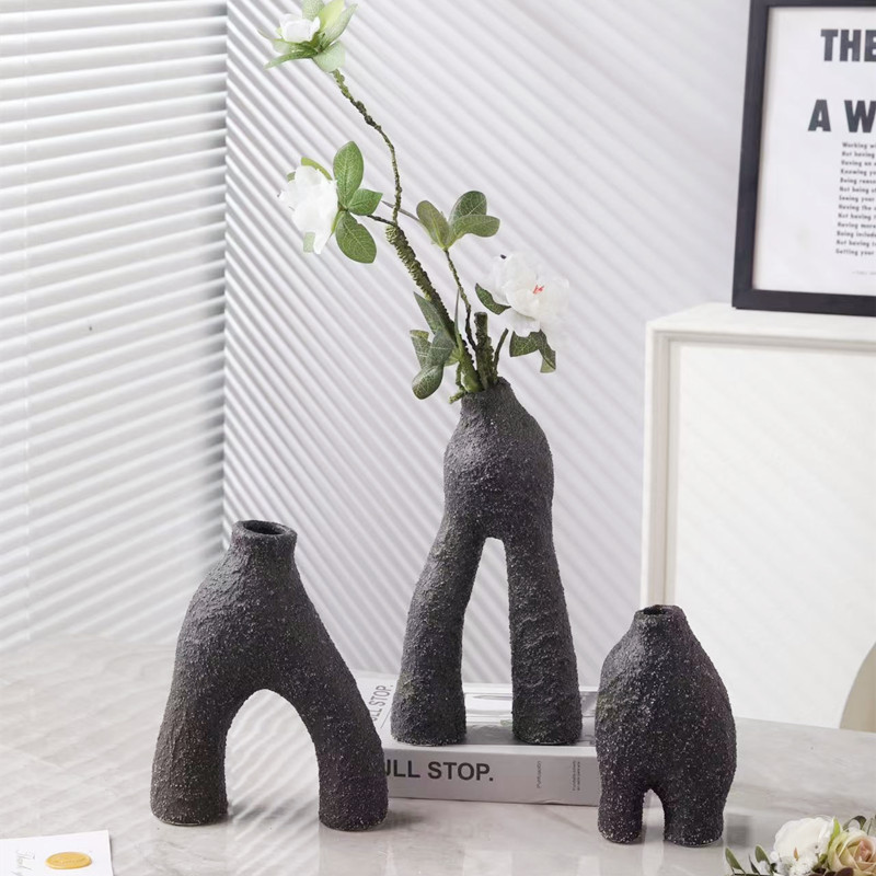 Creative homebody style geometric simple ceramic vases, flower arrangements, flower vases, living room dining tables, wedding model room decorative ornaments Application Scenario