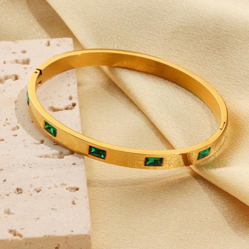 Ins French Titanium Steel Bracelet 18K Gold Vacuum Plated Non-Fading Inlaid Emerald rectangular Zircon Stainless Steel Bracelet Female  Application Scenario