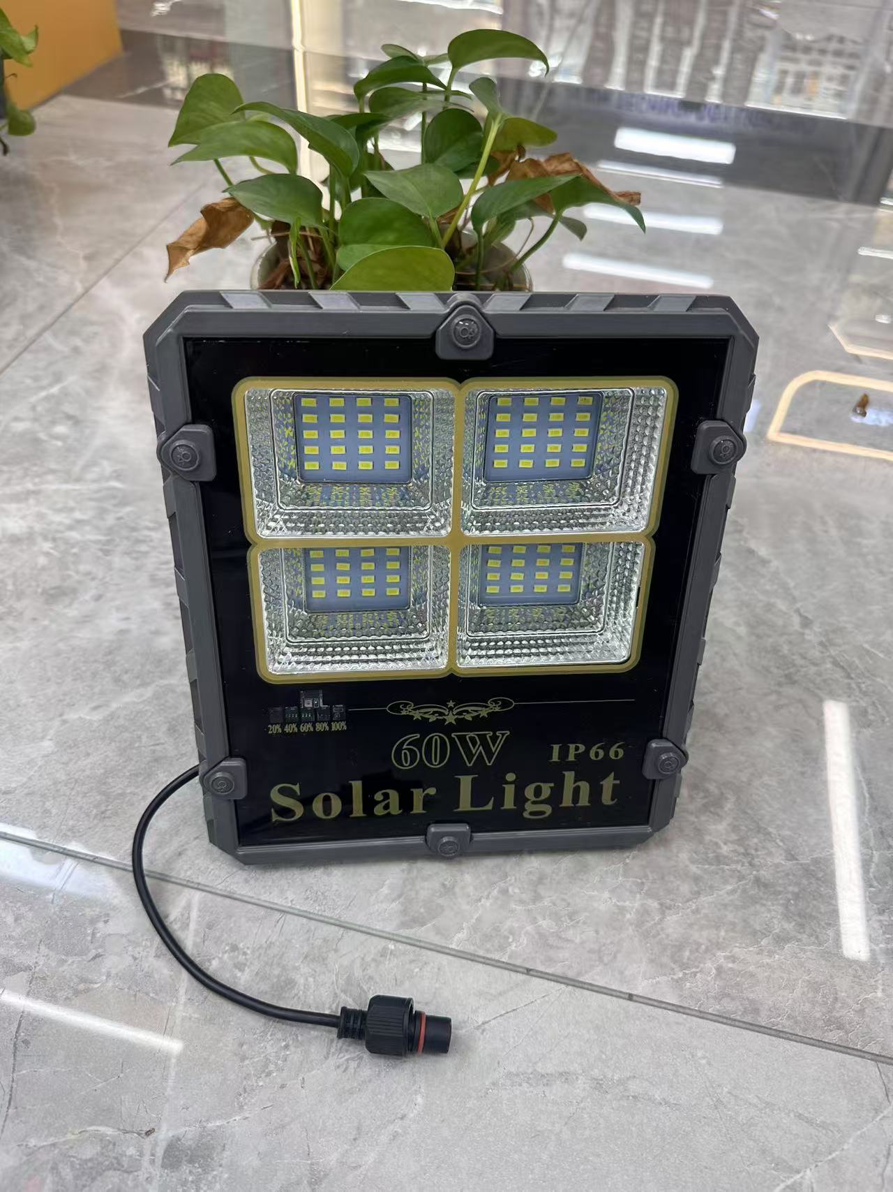 太阳能灯投光灯户外照明太阳能板一体户外solar灯具庭院灯遥控智能