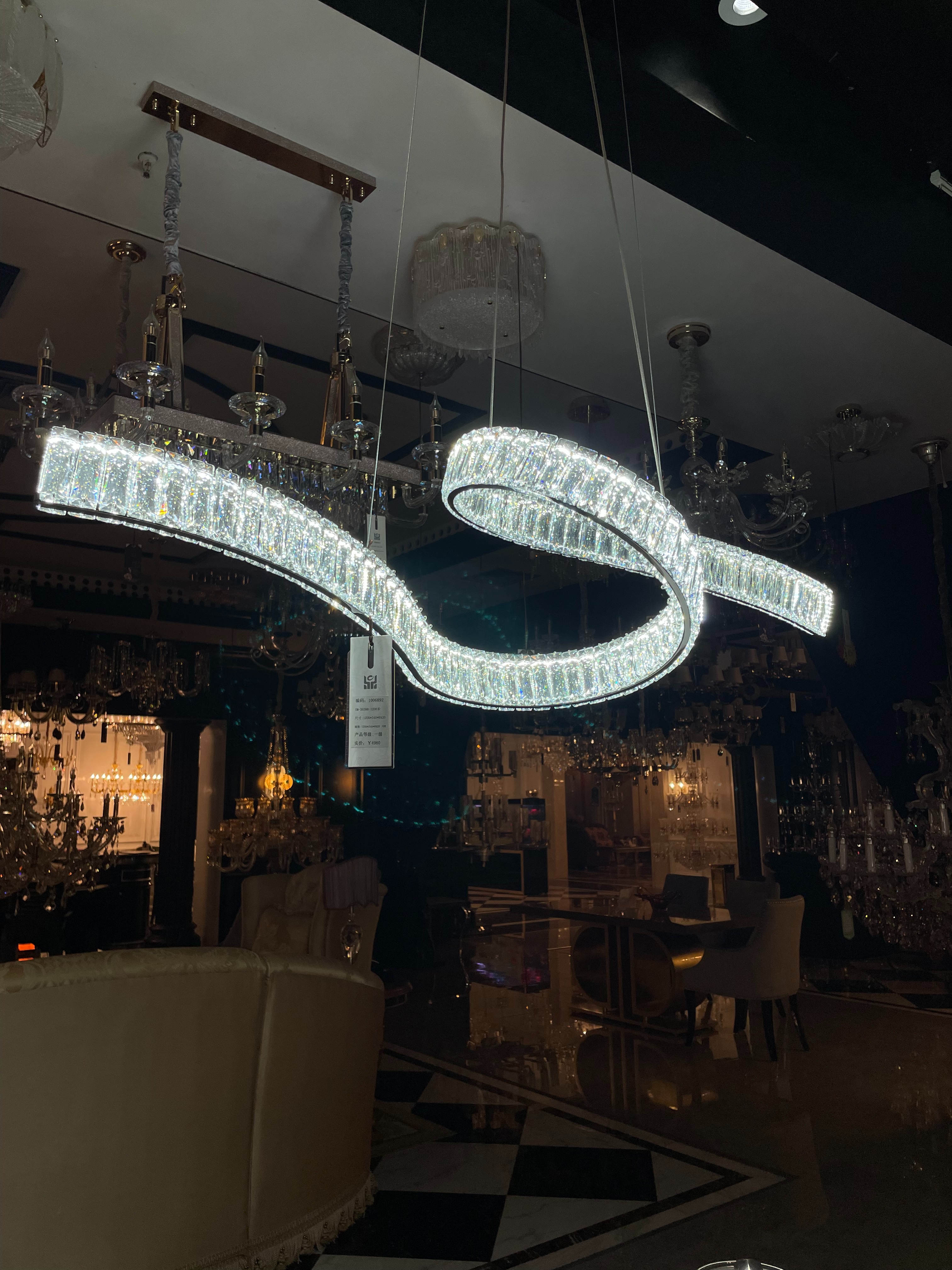 Household chandeliers, crystal chandeliers, ceiling chandeliers, crystal chandeliers, lighting fixtures, modern, simple and creative decorative lamps Item Picture