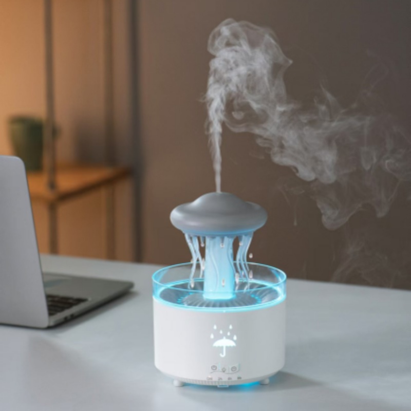 香薰机加湿器/香薰机/车载香薰机/潮玩创意/草莓熊产品图