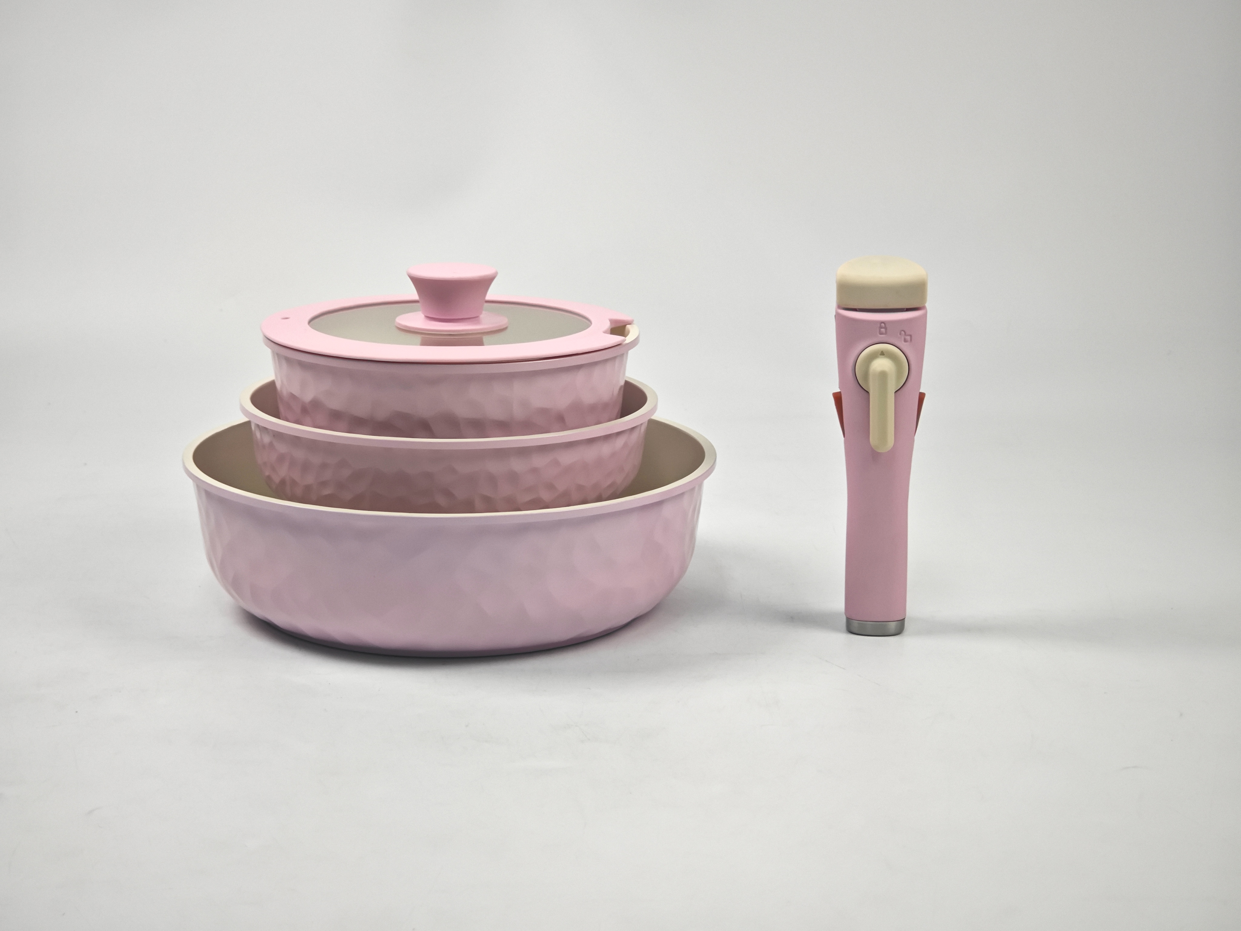 Beautiful 5-piece set: 18 milk pan, 20 frying pan, 26 deep frying pan, 18 silicone lid, 1 handle. Cover the bottom. Five-layer silver-embossed color box, 4 sets per box. Colors: pink, blue, green details Picture