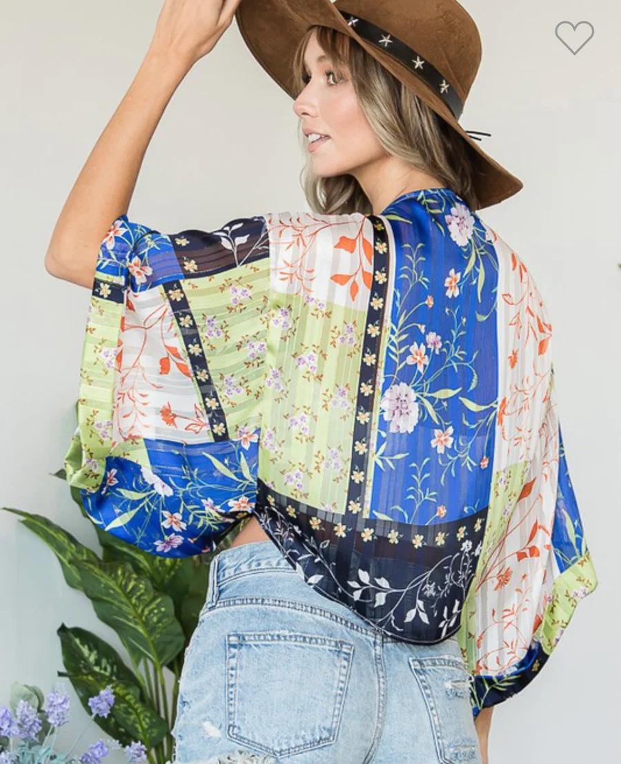 2023 new european and american chiffon beach blouse loose plus size leisure vacation robe bikini sun protection clothing Item Picture