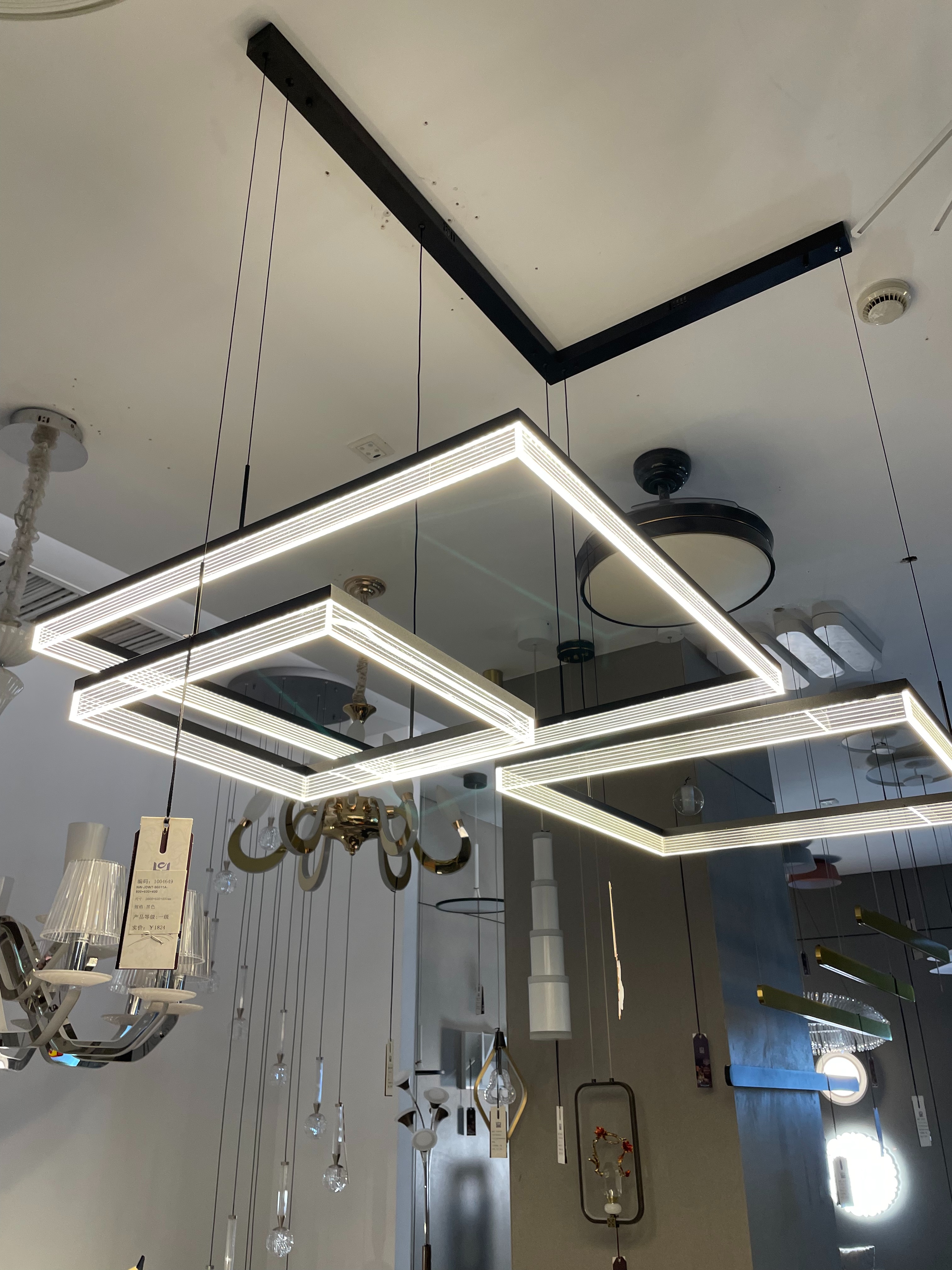 A new style of simple, elegant and minimalist square restaurant chandelier in 2025 Item Picture