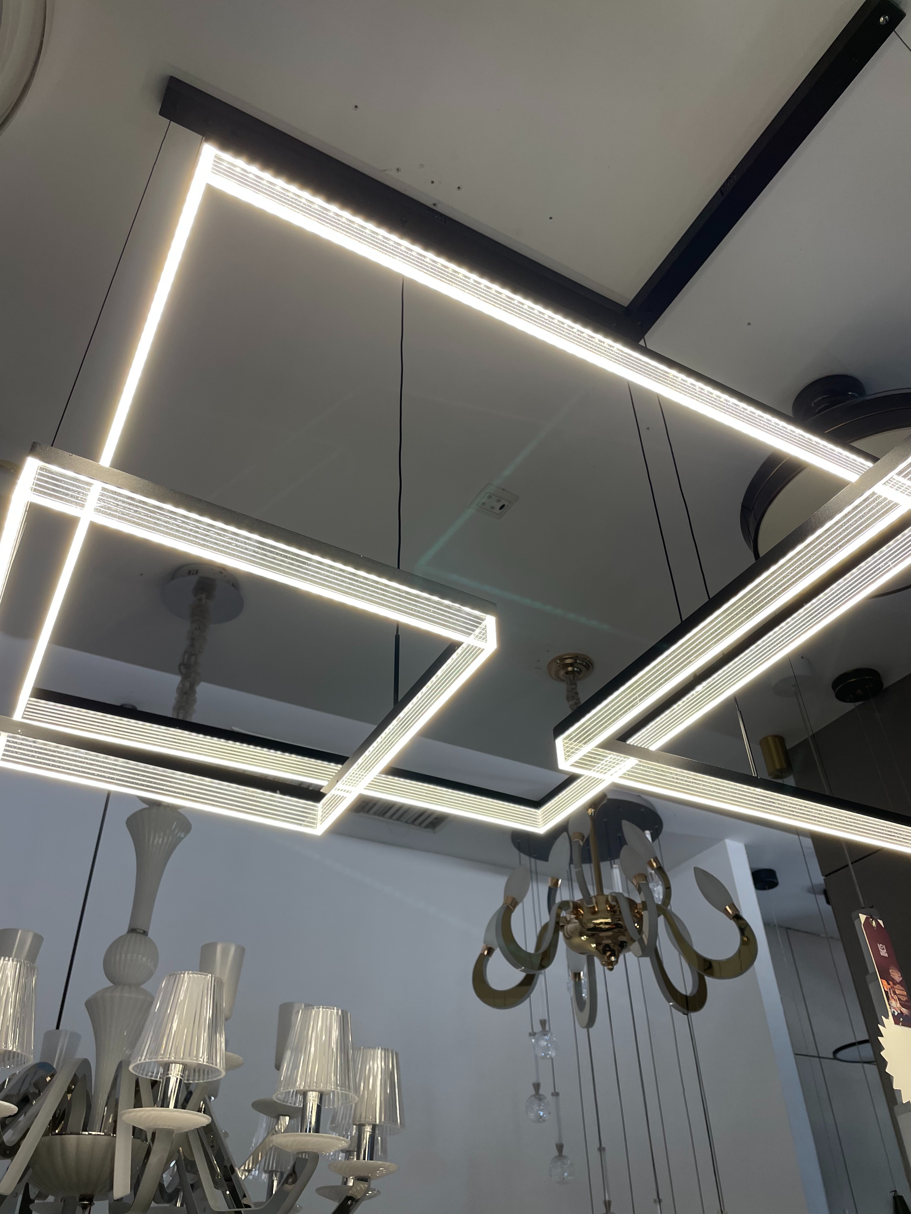 A new style of simple, elegant and minimalist square restaurant chandelier in 2025 Application Scenario