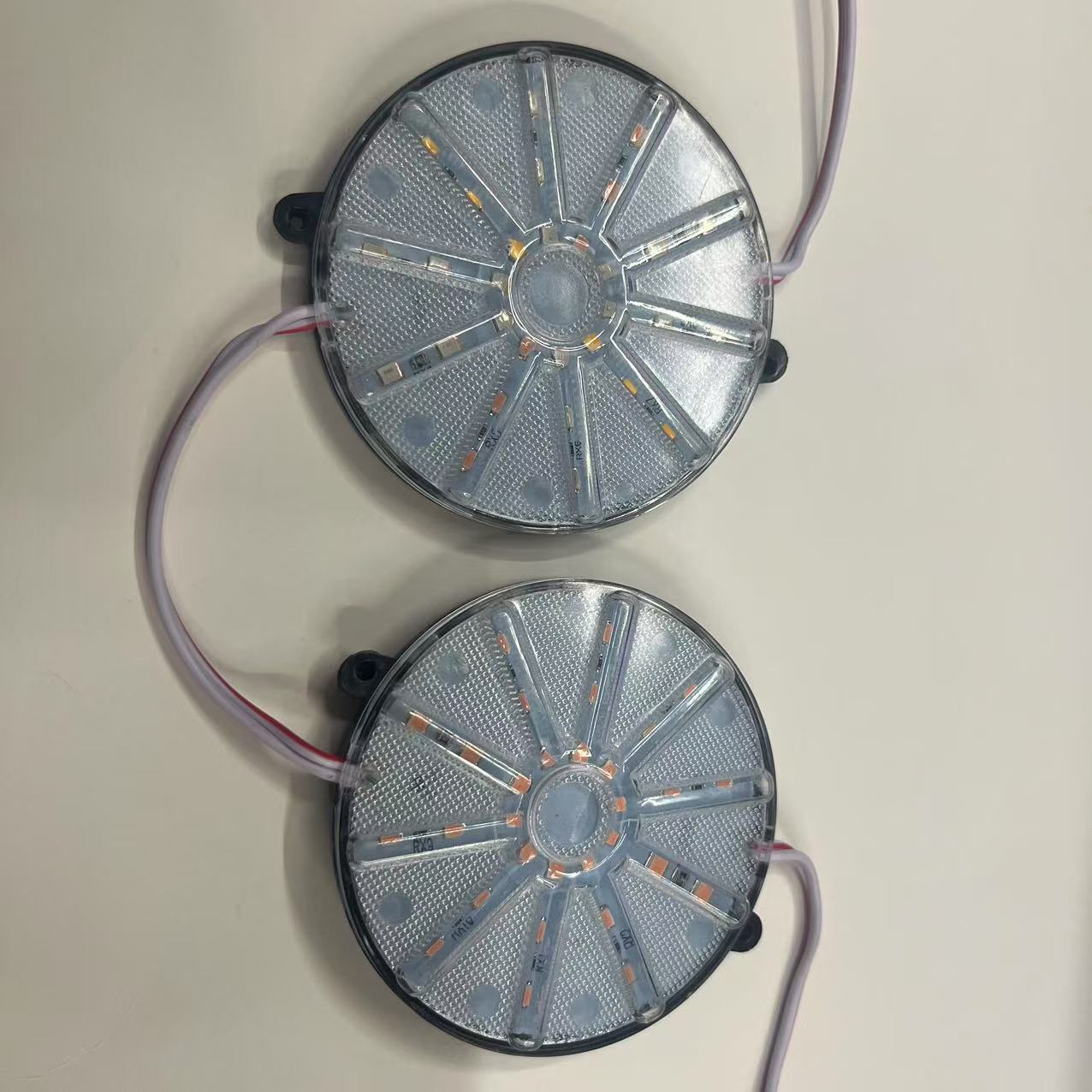 汽车灯泡，汽车LED灯泡，模组 。各种型号的汽车灯泡。。。。