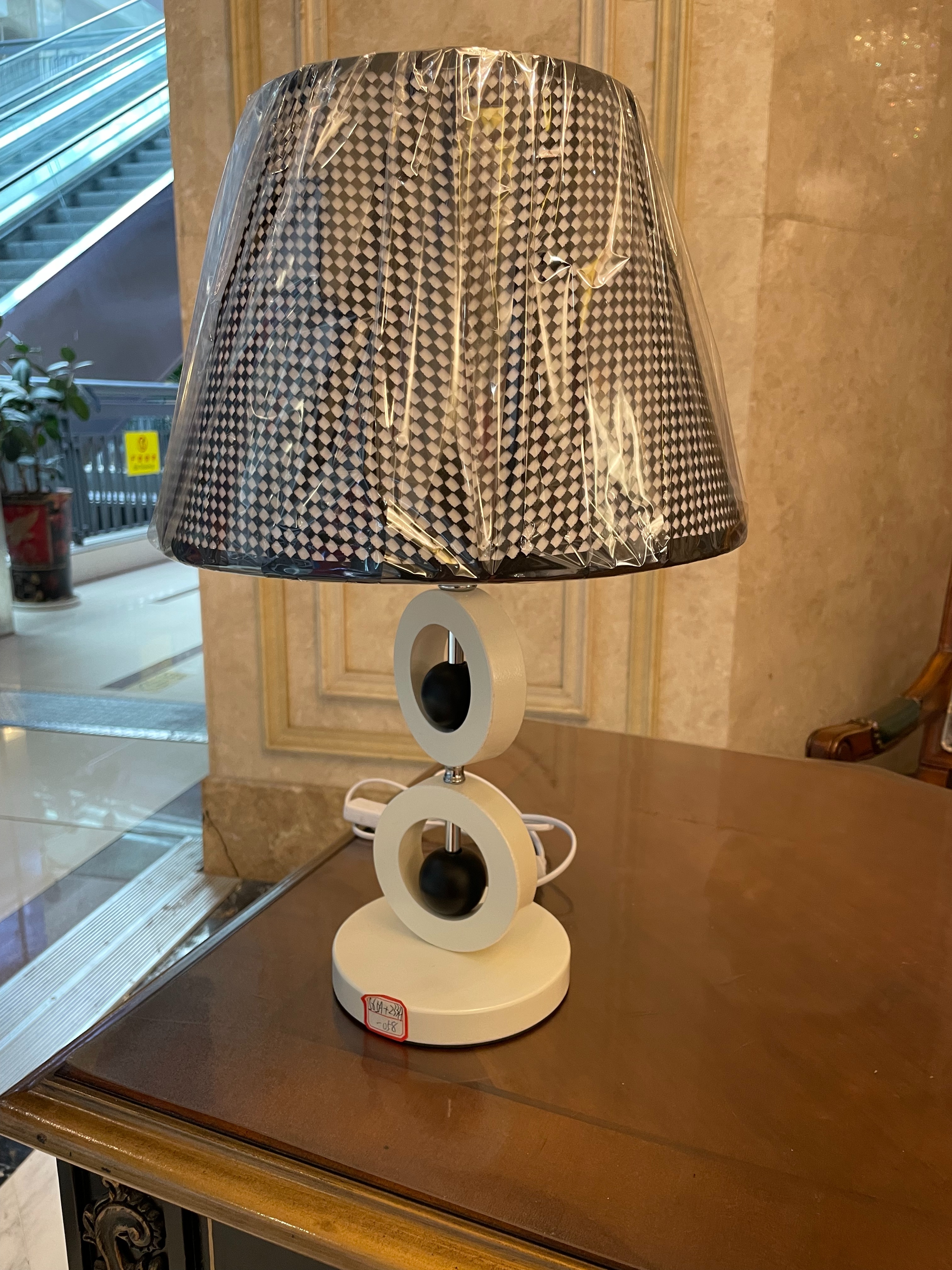 Creative table lamp, night lamp, floor lamp and countertop lamp integrated design, energy-saving, environmentally friendly and easy-to-operate lighting tool Item Picture