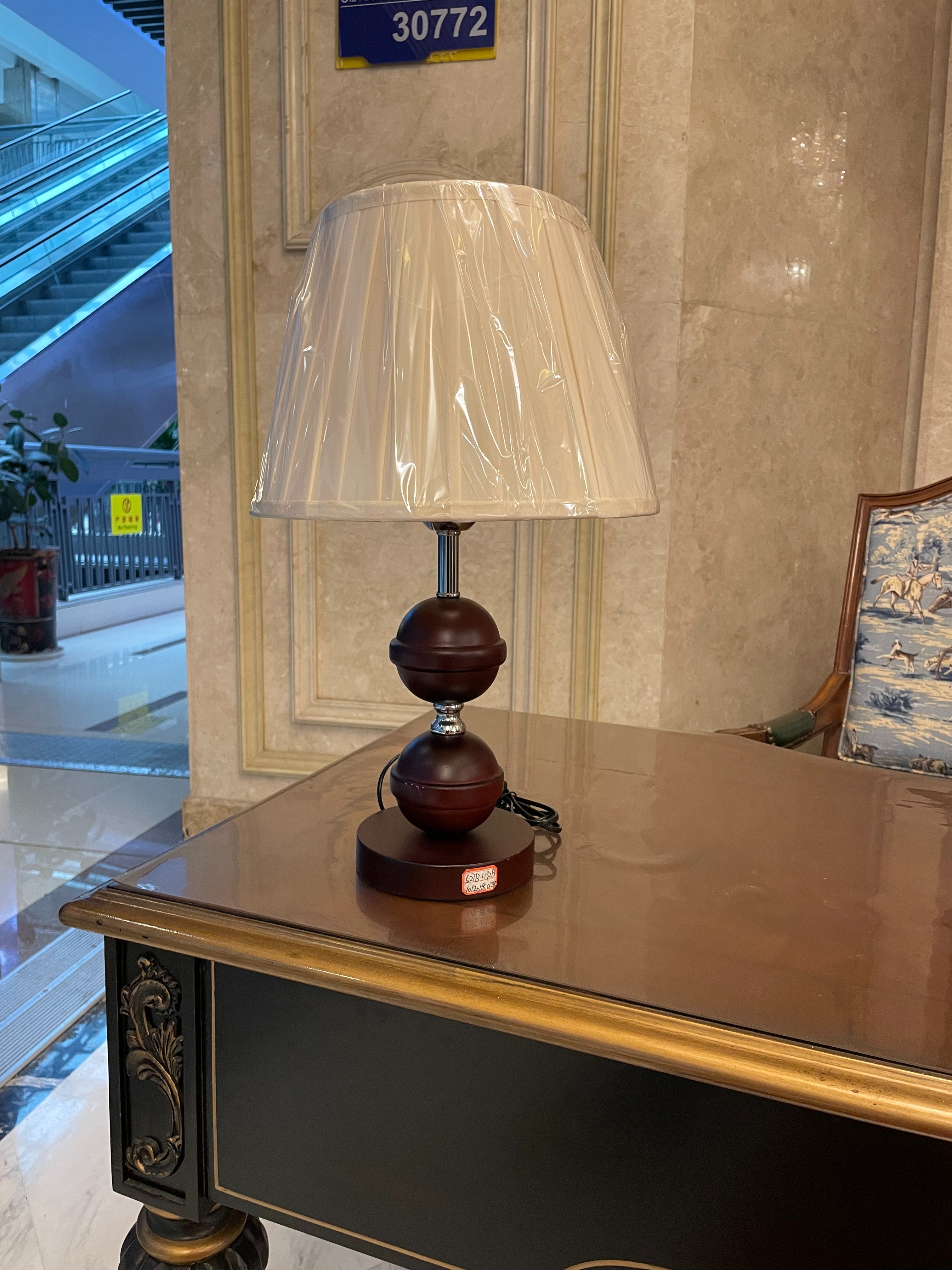General lighting desk lamp, creative cartoon design, eye-protection reading lamp, safe and radiation-free study desk lamp details Picture