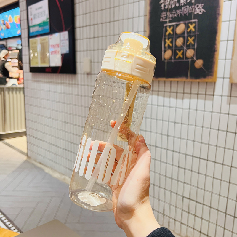 X152-XBD-6082 Summer water cup 780ML net red simple and fresh portable sports straw rope cup Application Scenario